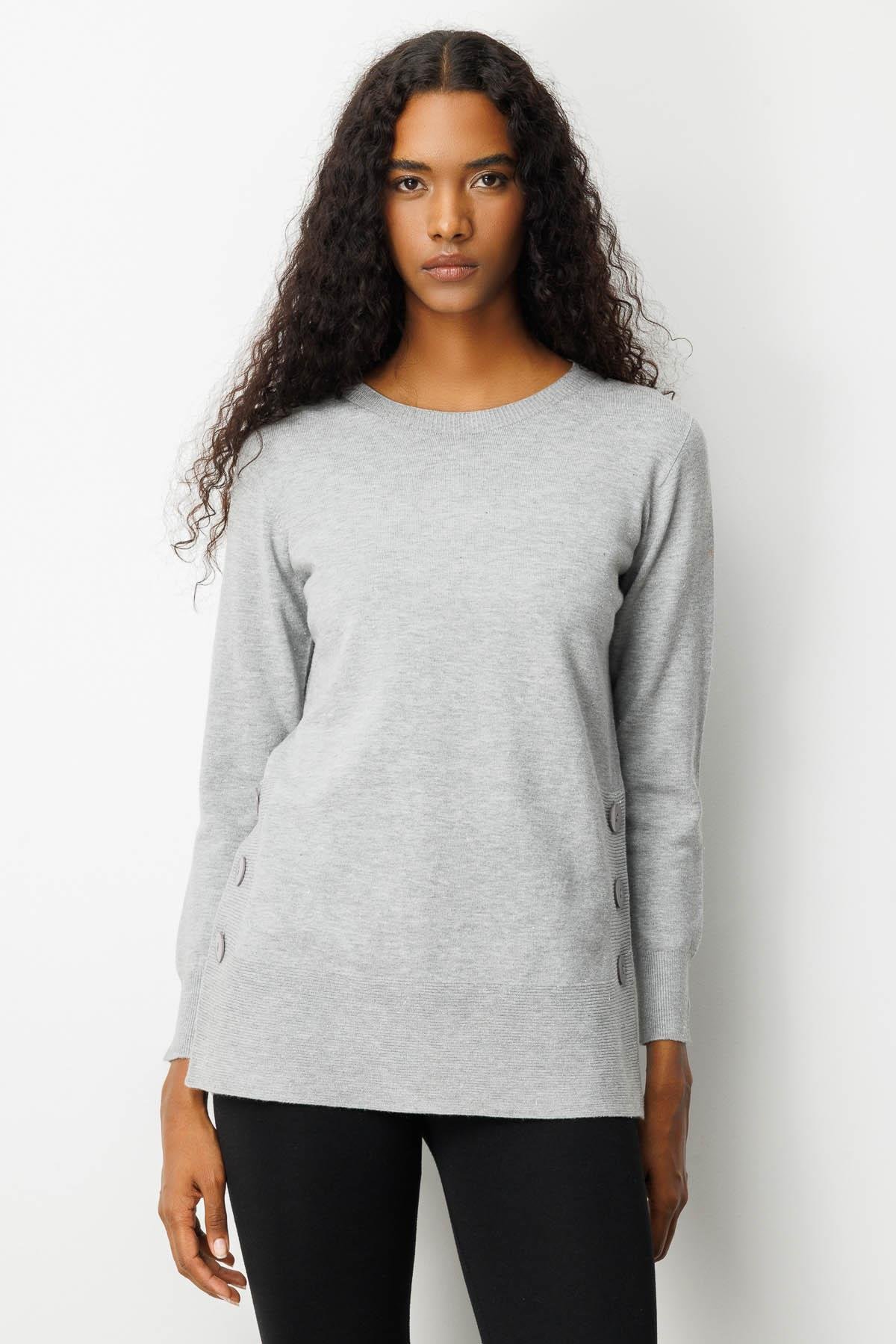 23390Kadın Sıfır Yaka Dikişsiz Yanları Düğmeli Simli Kazak Gri