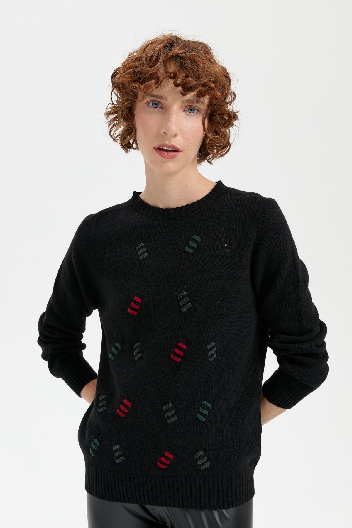 24211Kadın Sıfır Yaka Dikişsiz Yün Kazak Siyah