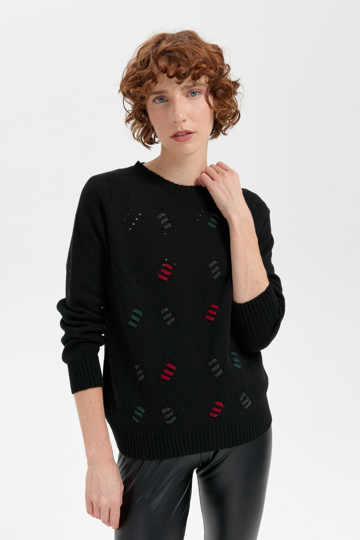 24211Kadın Sıfır Yaka Dikişsiz Yün Kazak Siyah