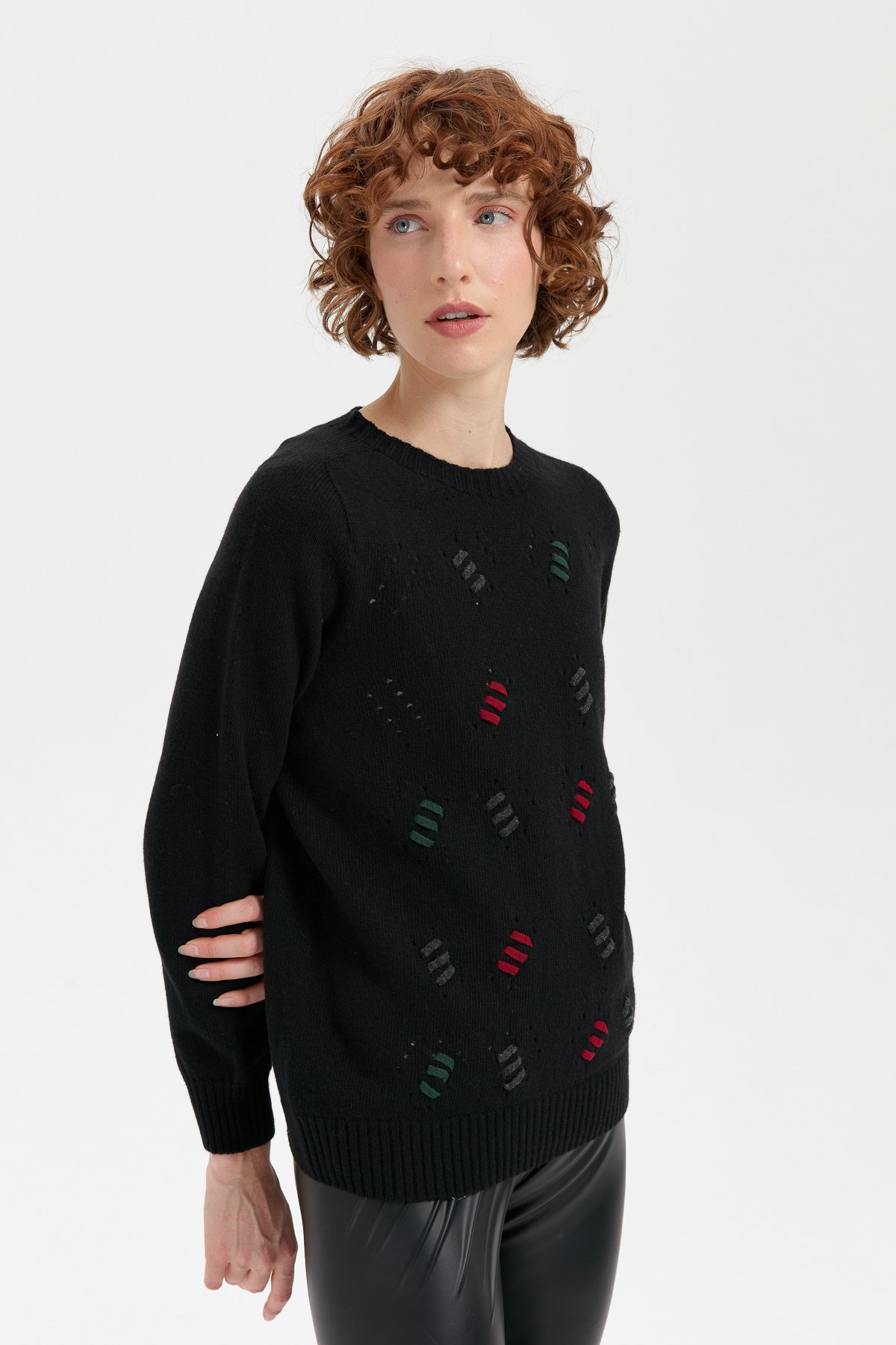 24211Kadın Sıfır Yaka Dikişsiz Yün Kazak Siyah