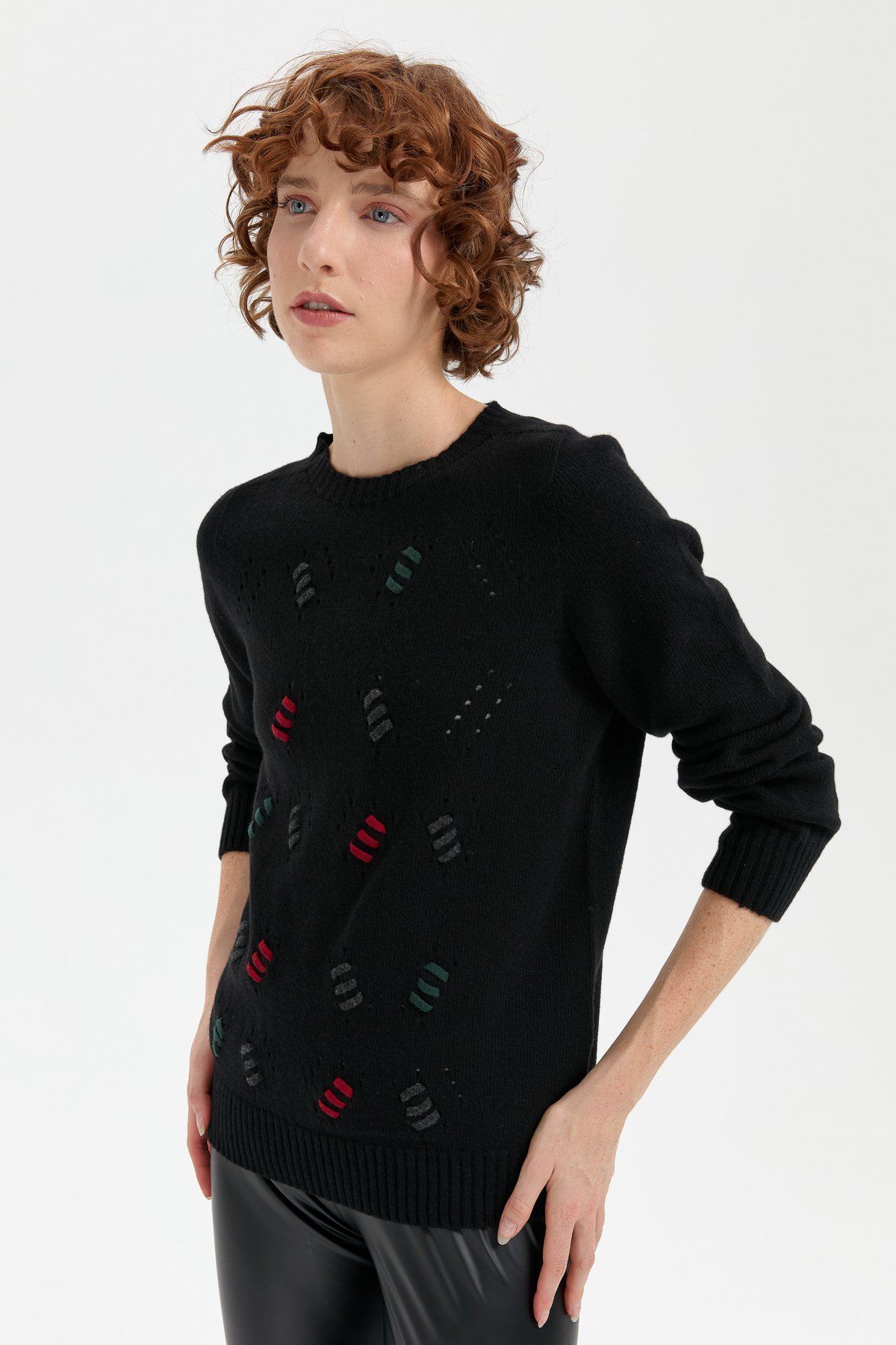 24211Kadın Sıfır Yaka Dikişsiz Yün Kazak Siyah