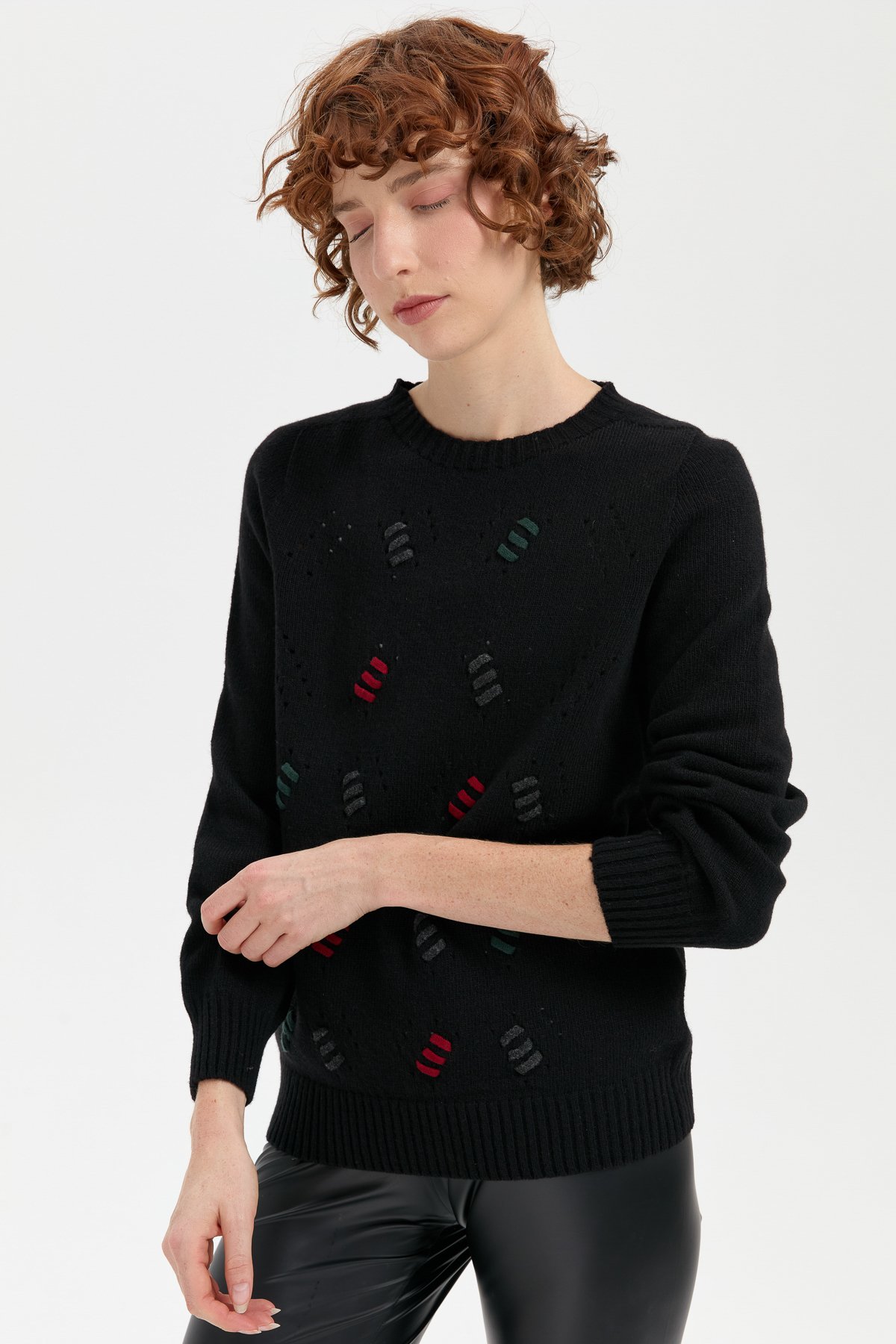 24211Kadın Sıfır Yaka Dikişsiz Yün Kazak Siyah