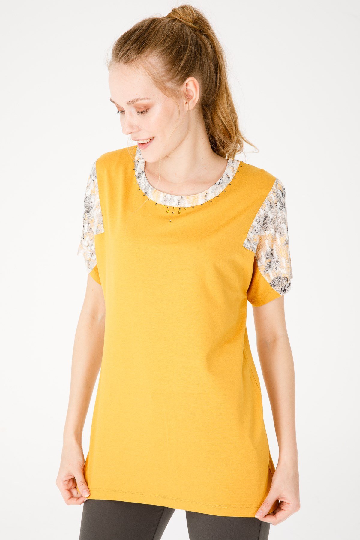 KADIN SIFIR YAKA DÜŞÜK KOL ÇİÇEK BASKILI PENYE BLUZ BAL