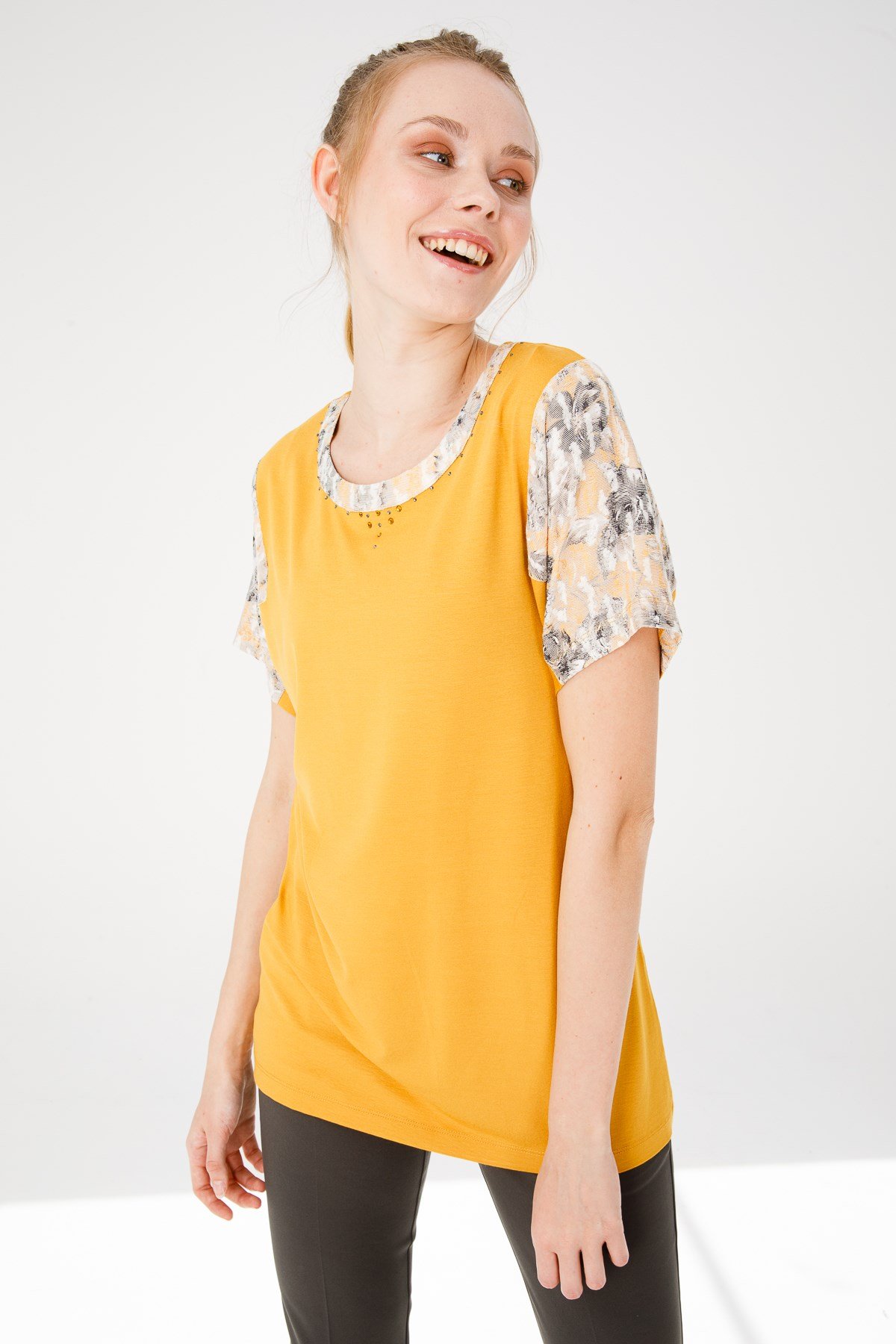 KADIN SIFIR YAKA DÜŞÜK KOL ÇİÇEK BASKILI PENYE BLUZ BAL