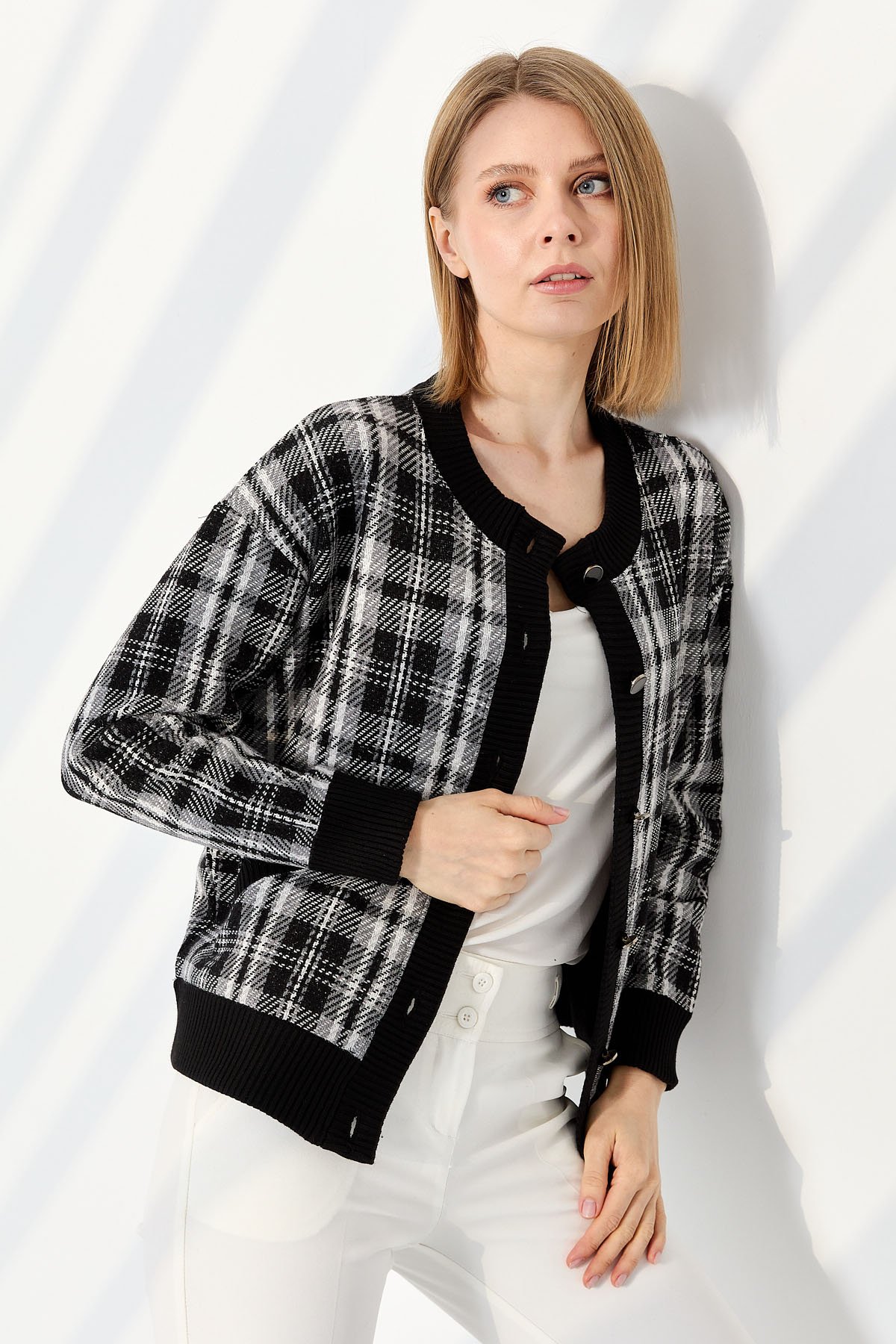 22102Kadın Sıfır Yaka Ekose Desenli Kısa Ceket Siyah