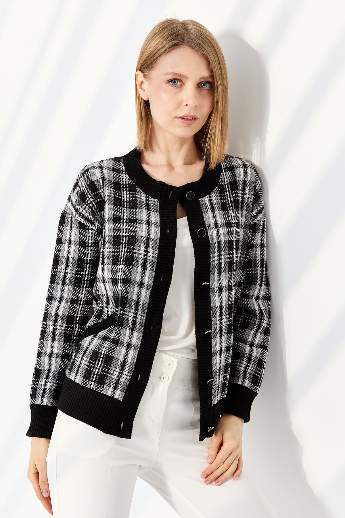 22102Kadın Sıfır Yaka Ekose Desenli Kısa Ceket Siyah