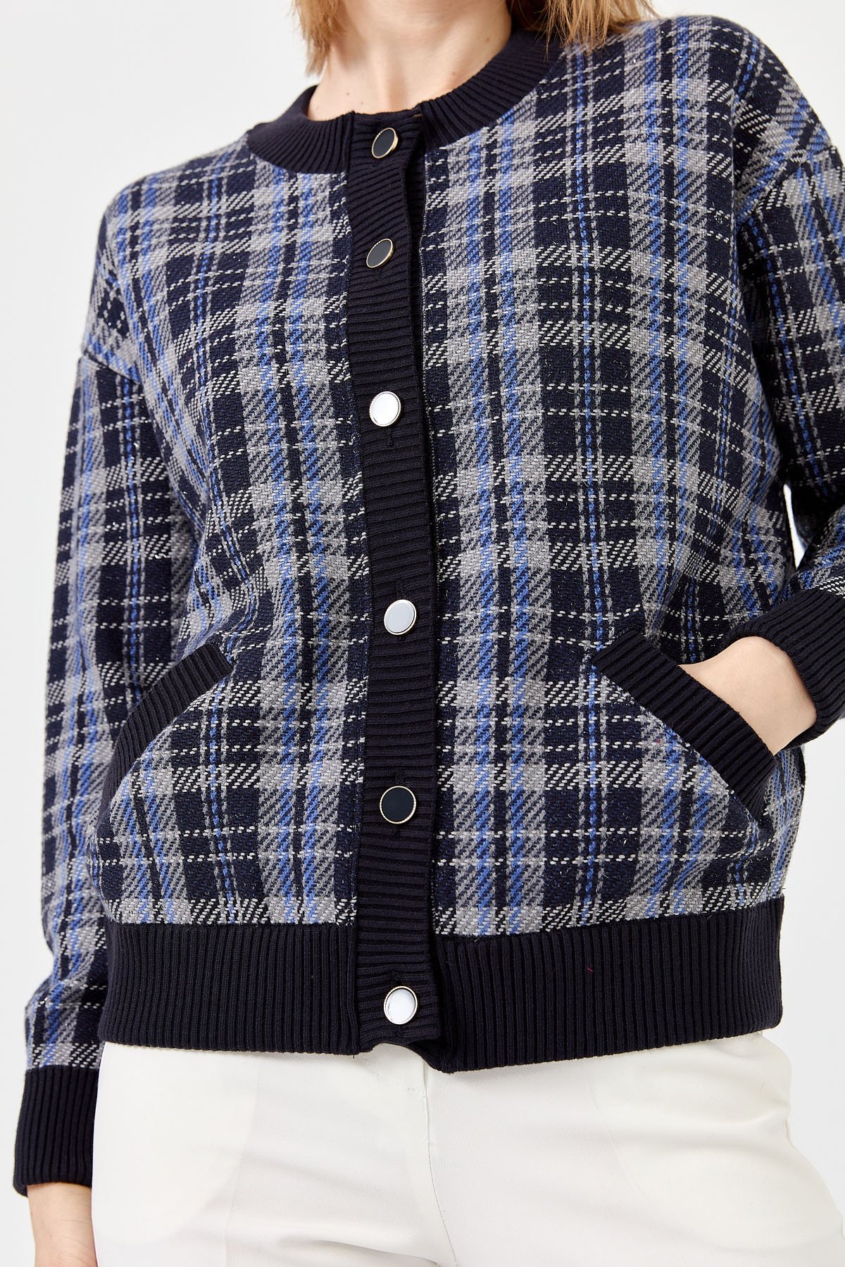22102Kadın Sıfır Yaka Ekose Desenli Kısa Ceket Lacivert