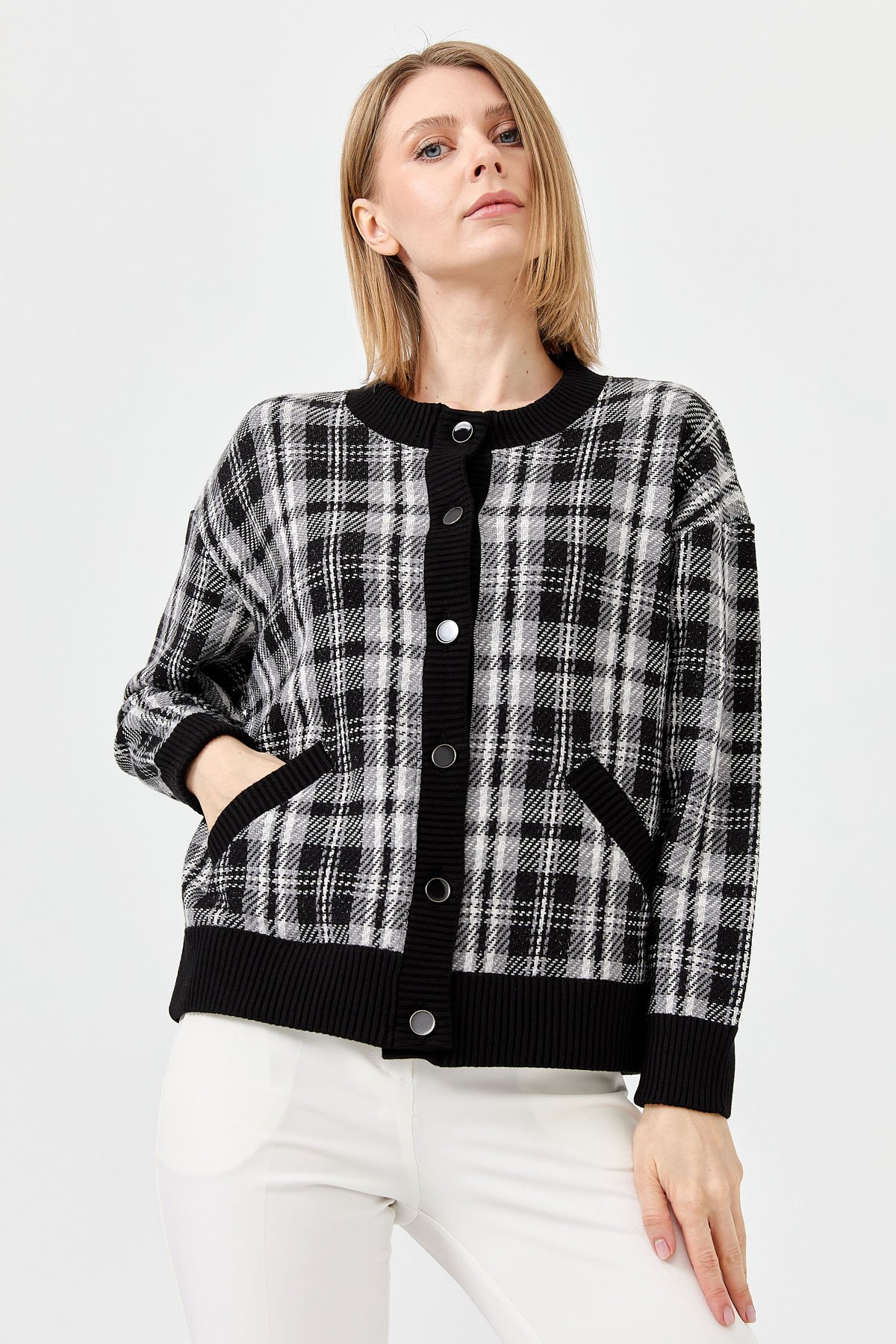 22102Kadın Sıfır Yaka Ekose Desenli Kısa Ceket Siyah