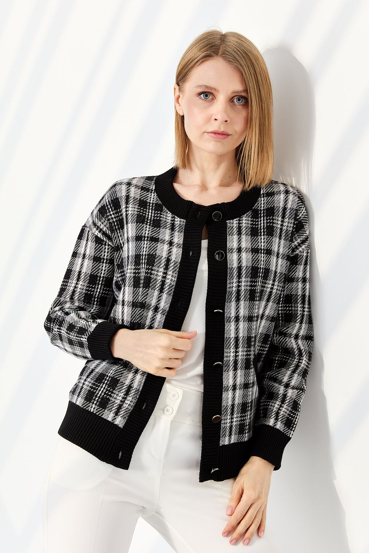 22102Kadın Sıfır Yaka Ekose Desenli Kısa Ceket Siyah