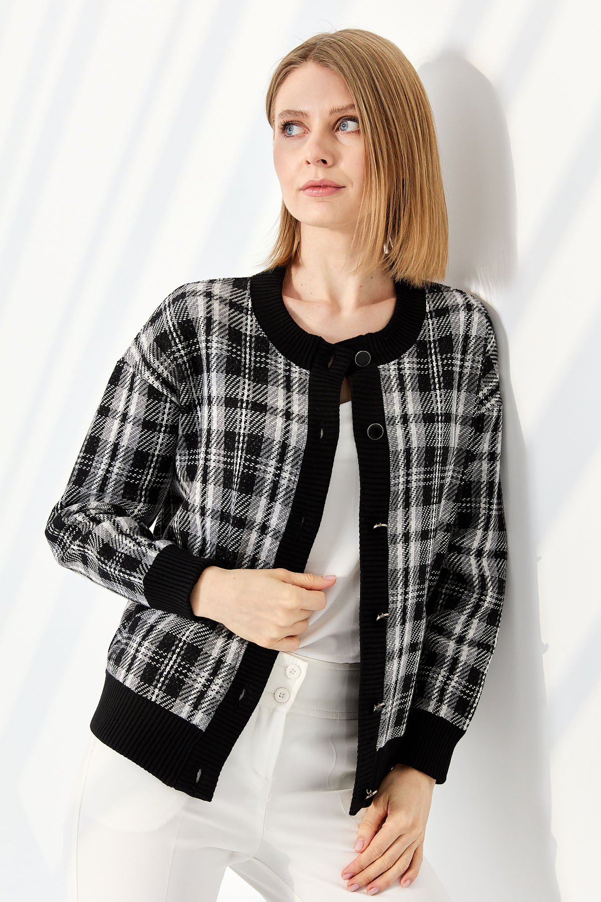 22102Kadın Sıfır Yaka Ekose Desenli Kısa Ceket Siyah