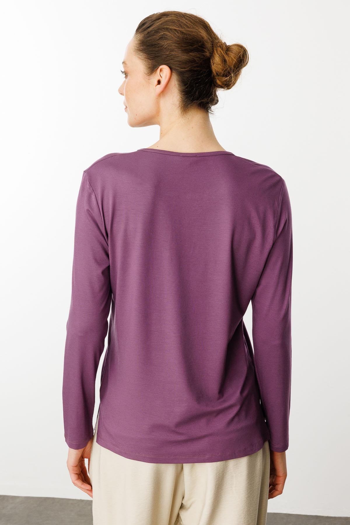 25705Kadın Sıfır Yaka El Nakışı İşlemeli Bluz Lila