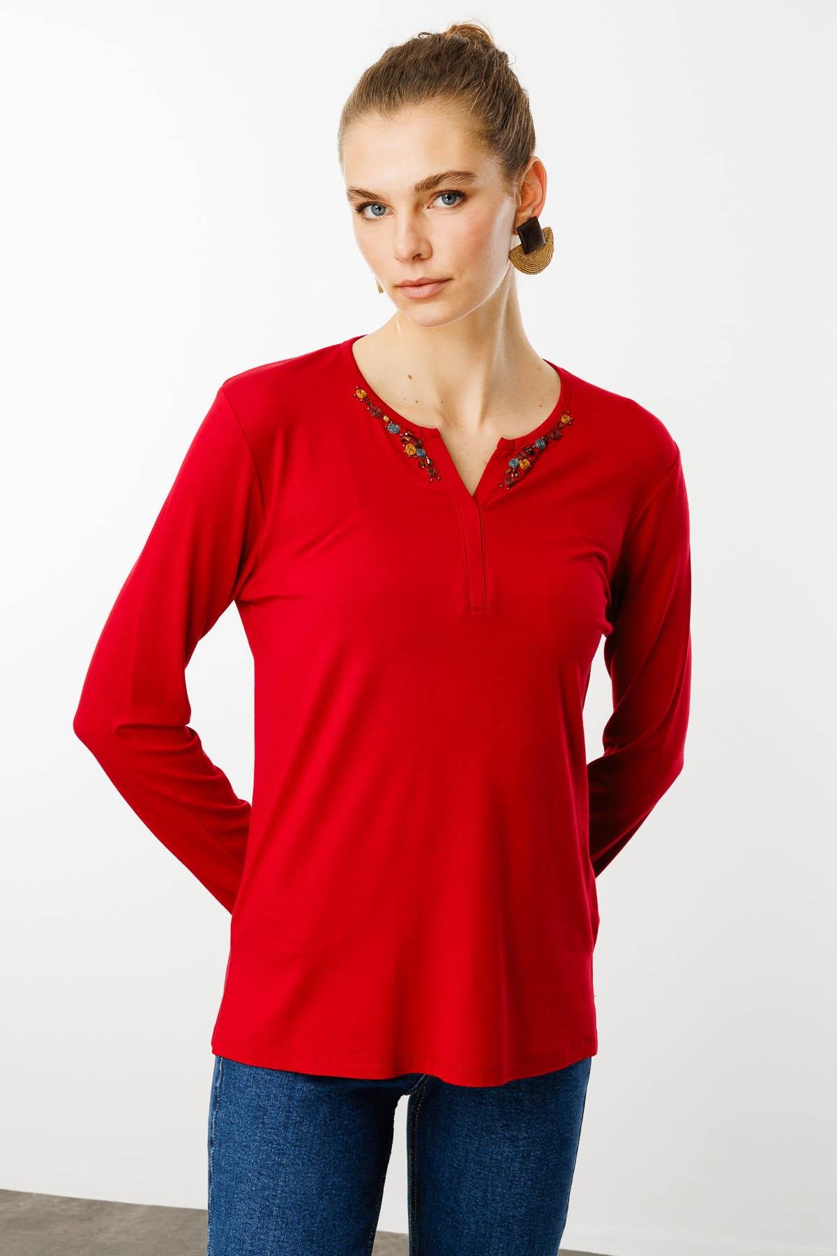 25705Kadın Sıfır Yaka El Nakışı İşlemeli Bluz Kırmızı