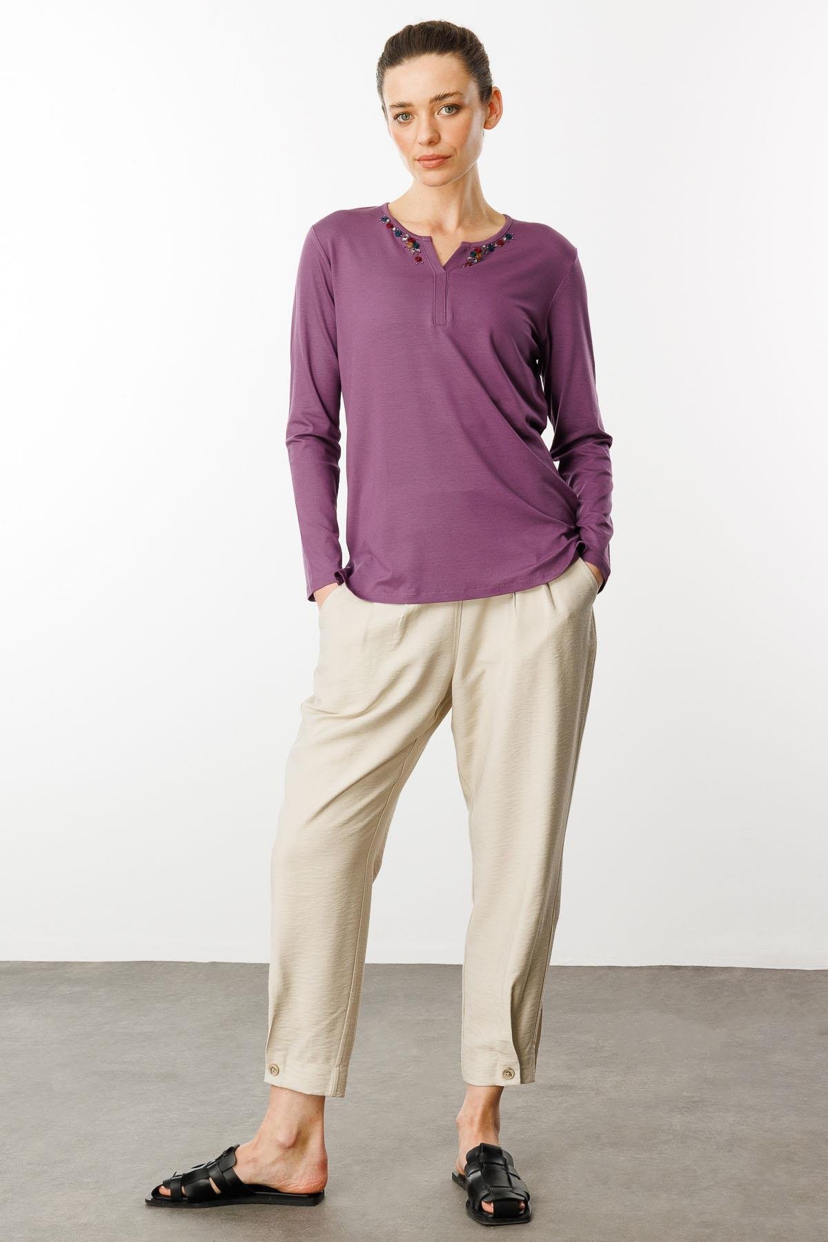 25705Kadın Sıfır Yaka El Nakışı İşlemeli Bluz Lila