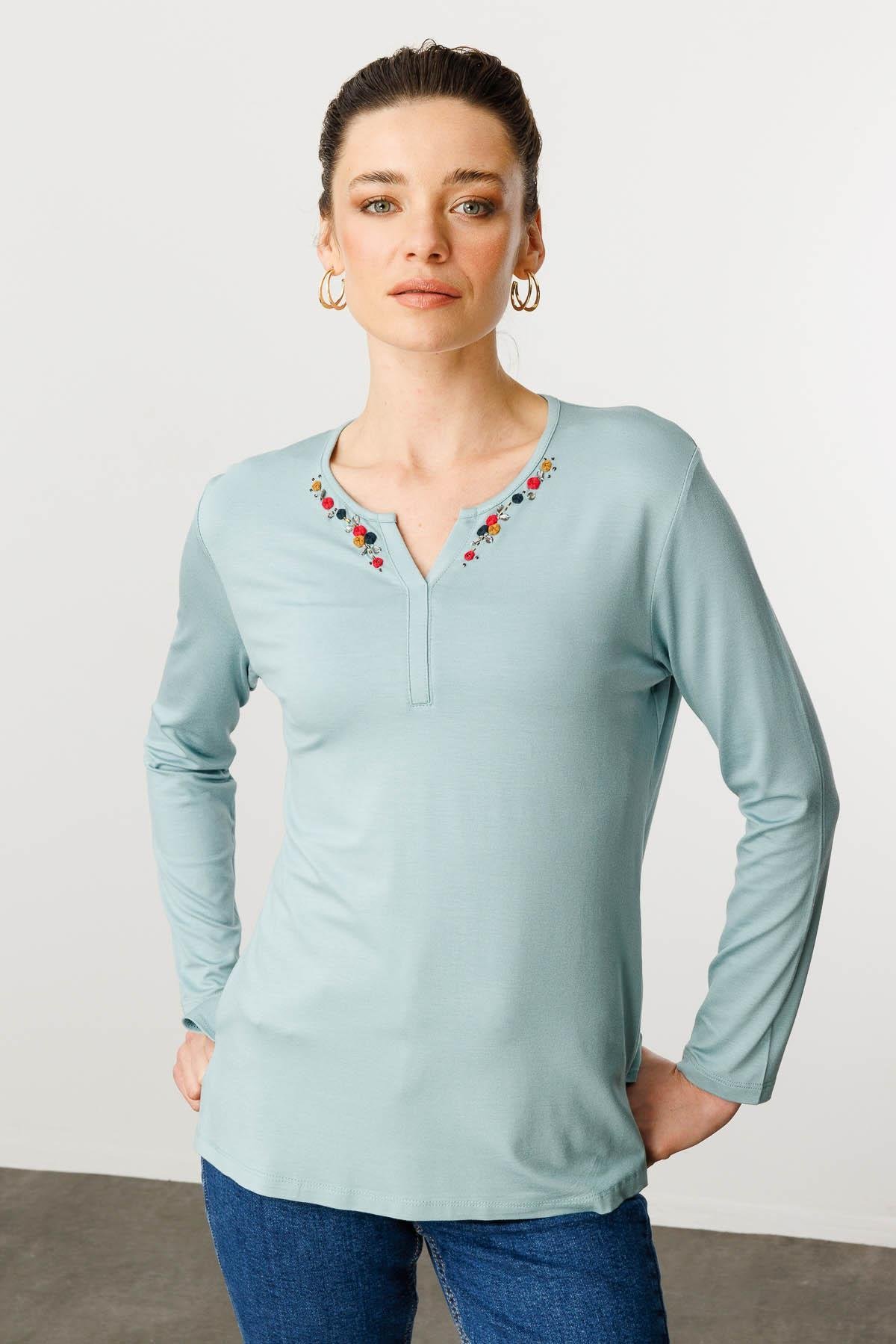 25705Kadın Sıfır Yaka El Nakışı İşlemeli Bluz Mint