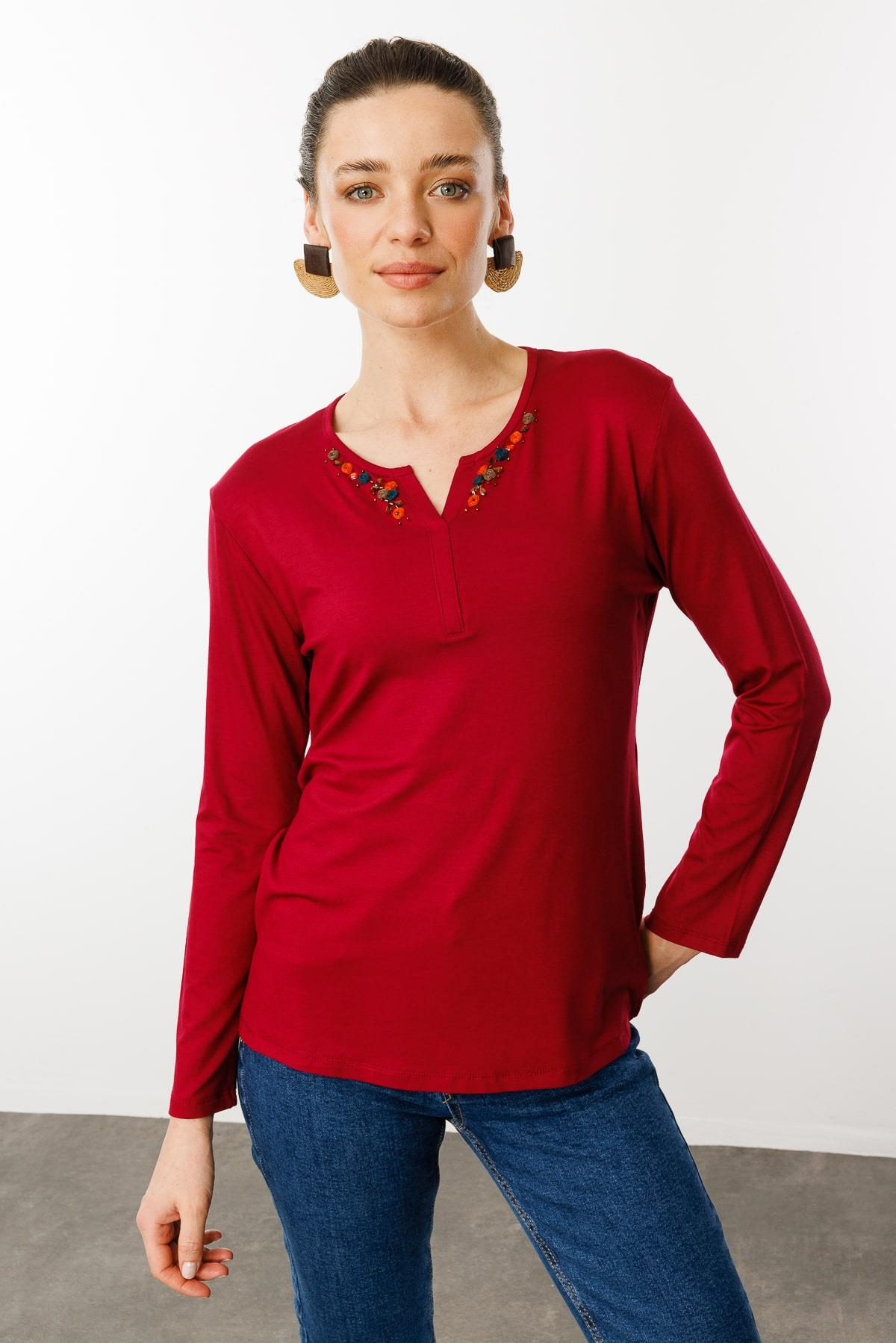 25705Kadın Sıfır Yaka El Nakışı İşlemeli Bluz Vişne