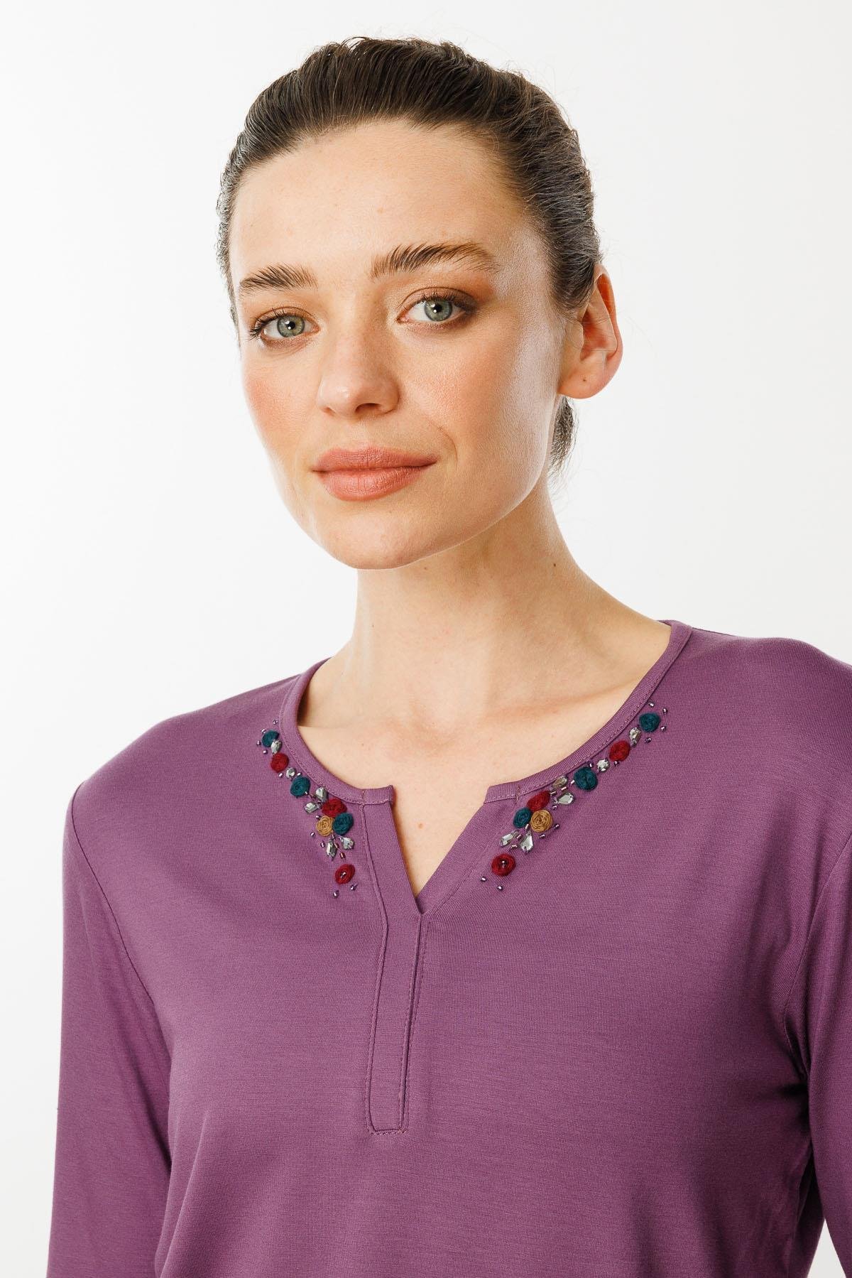 25705Kadın Sıfır Yaka El Nakışı İşlemeli Bluz Lila