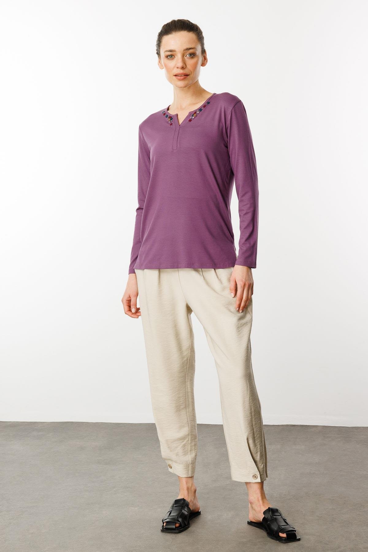 25705Kadın Sıfır Yaka El Nakışı İşlemeli Bluz Lila