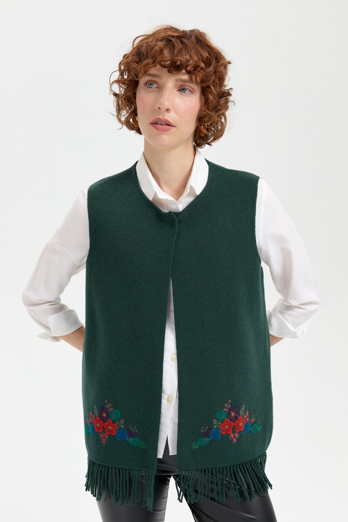 24010Kadın Sıfır Yaka Eteği İşlemeli Yün Yelek Yeşil