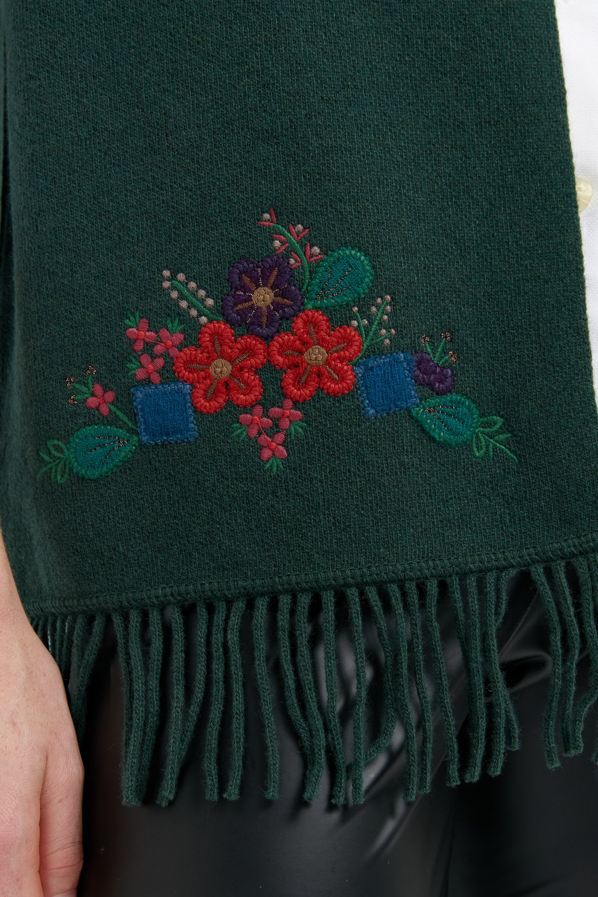 24010Kadın Sıfır Yaka Eteği İşlemeli Yün Yelek Yeşil