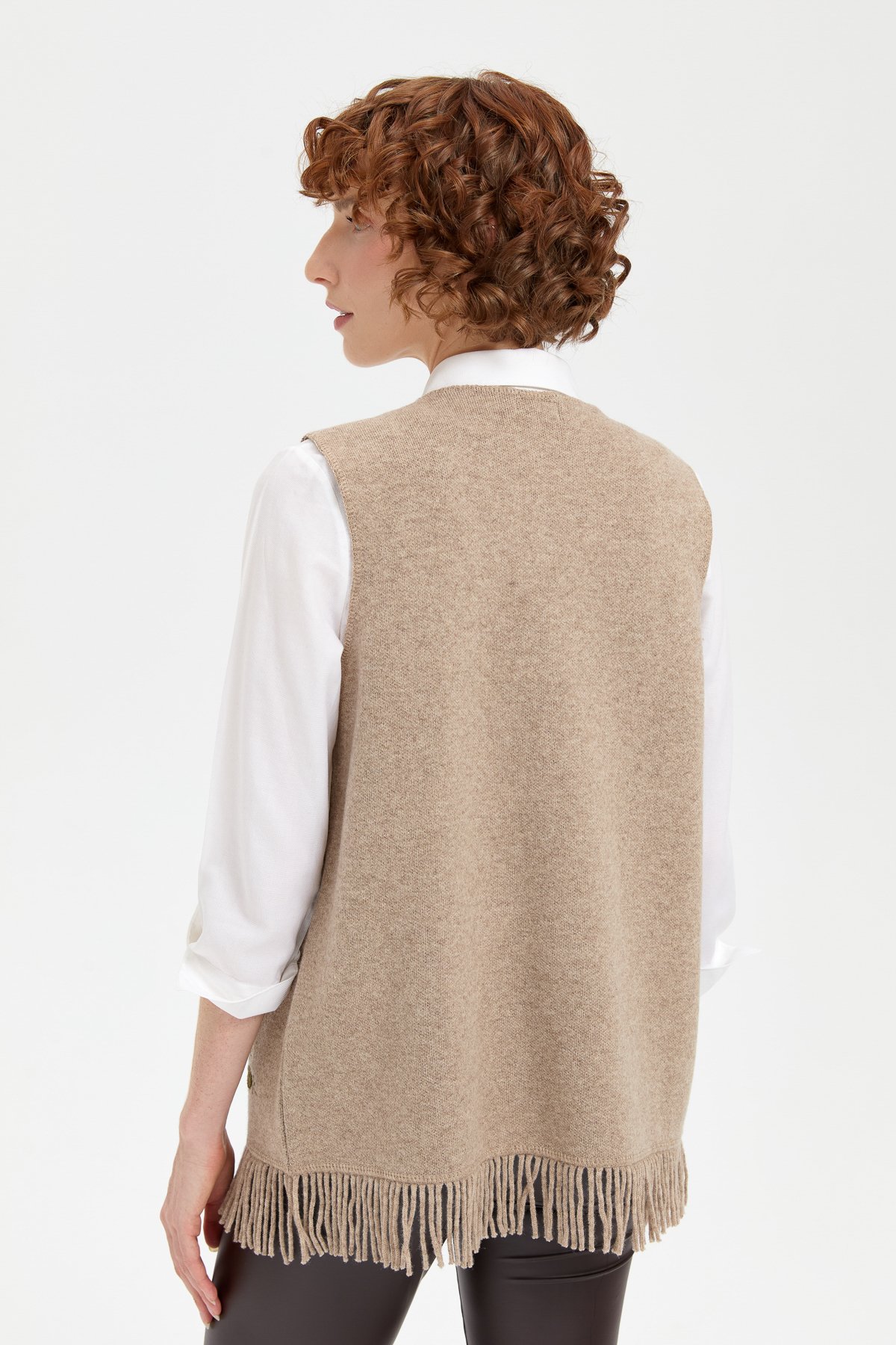 24010Kadın Sıfır Yaka Eteği İşlemeli Yün Yelek K.Bej