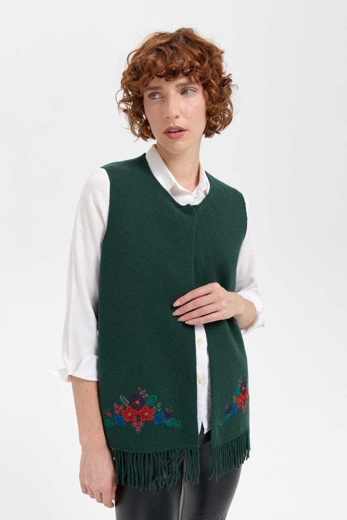 24010Kadın Sıfır Yaka Eteği İşlemeli Yün Yelek Yeşil