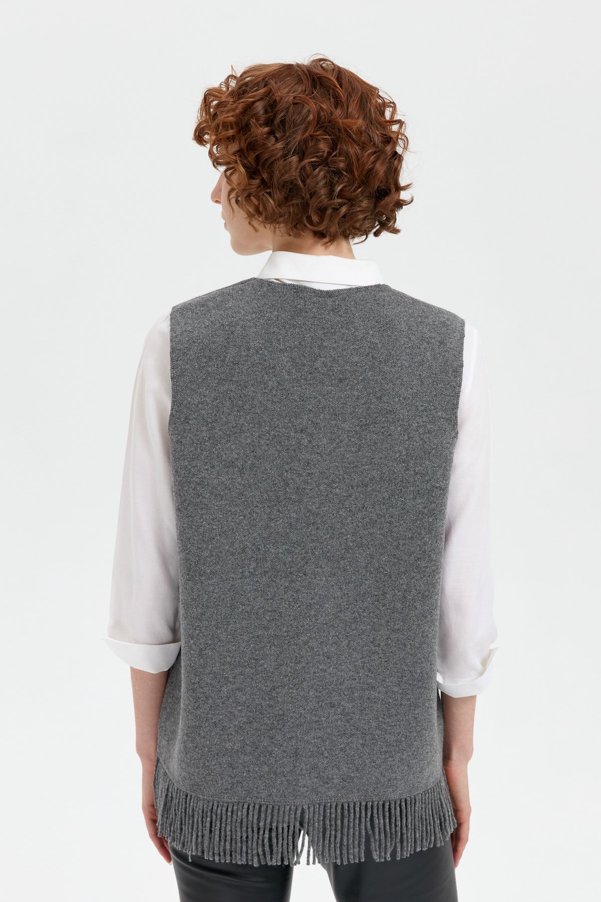 24010Kadın Sıfır Yaka Eteği İşlemeli Yün Yelek Füme