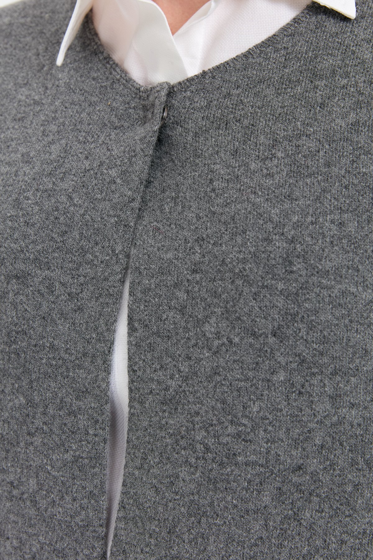 24010Kadın Sıfır Yaka Eteği İşlemeli Yün Yelek Füme