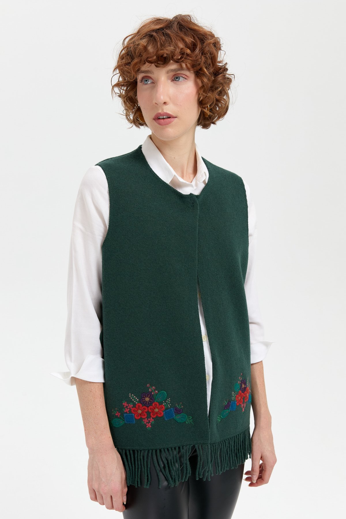 24010Kadın Sıfır Yaka Eteği İşlemeli Yün Yelek Yeşil