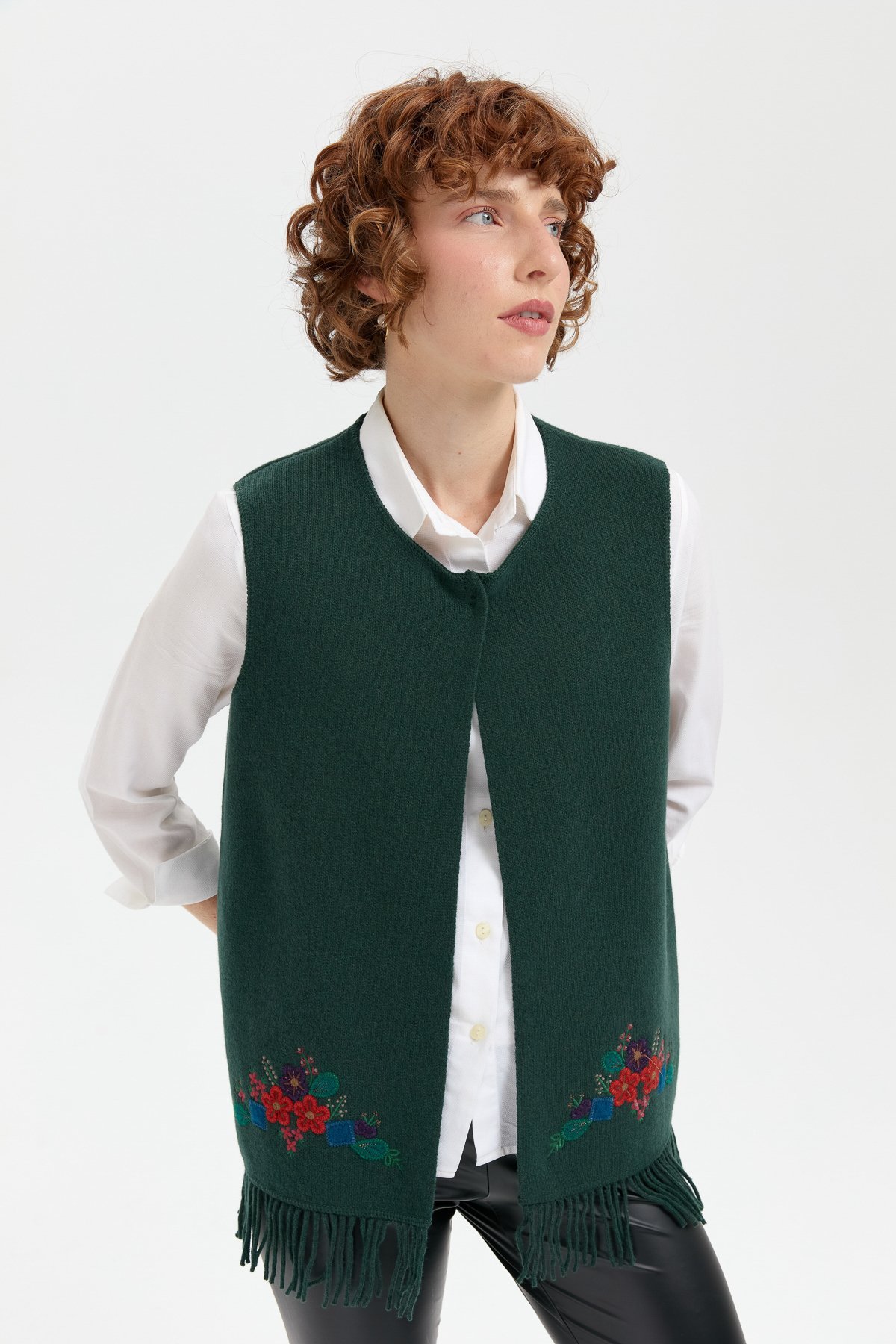 24010Kadın Sıfır Yaka Eteği İşlemeli Yün Yelek Yeşil
