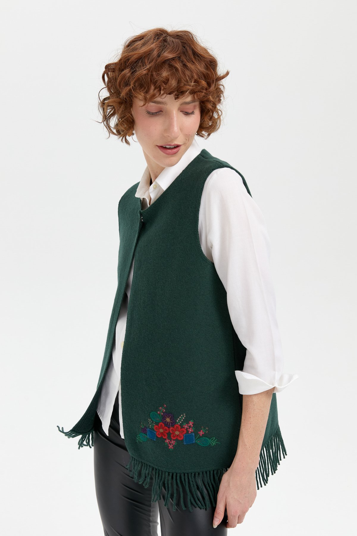 24010Kadın Sıfır Yaka Eteği İşlemeli Yün Yelek Yeşil