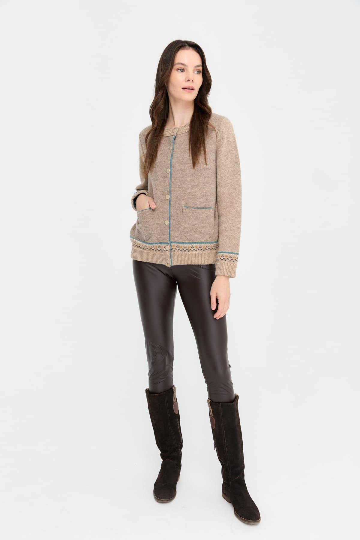 24085Kadın Sıfır Yaka Eteği ve Kol Ucu Desenli Yün Ceket K.Bej