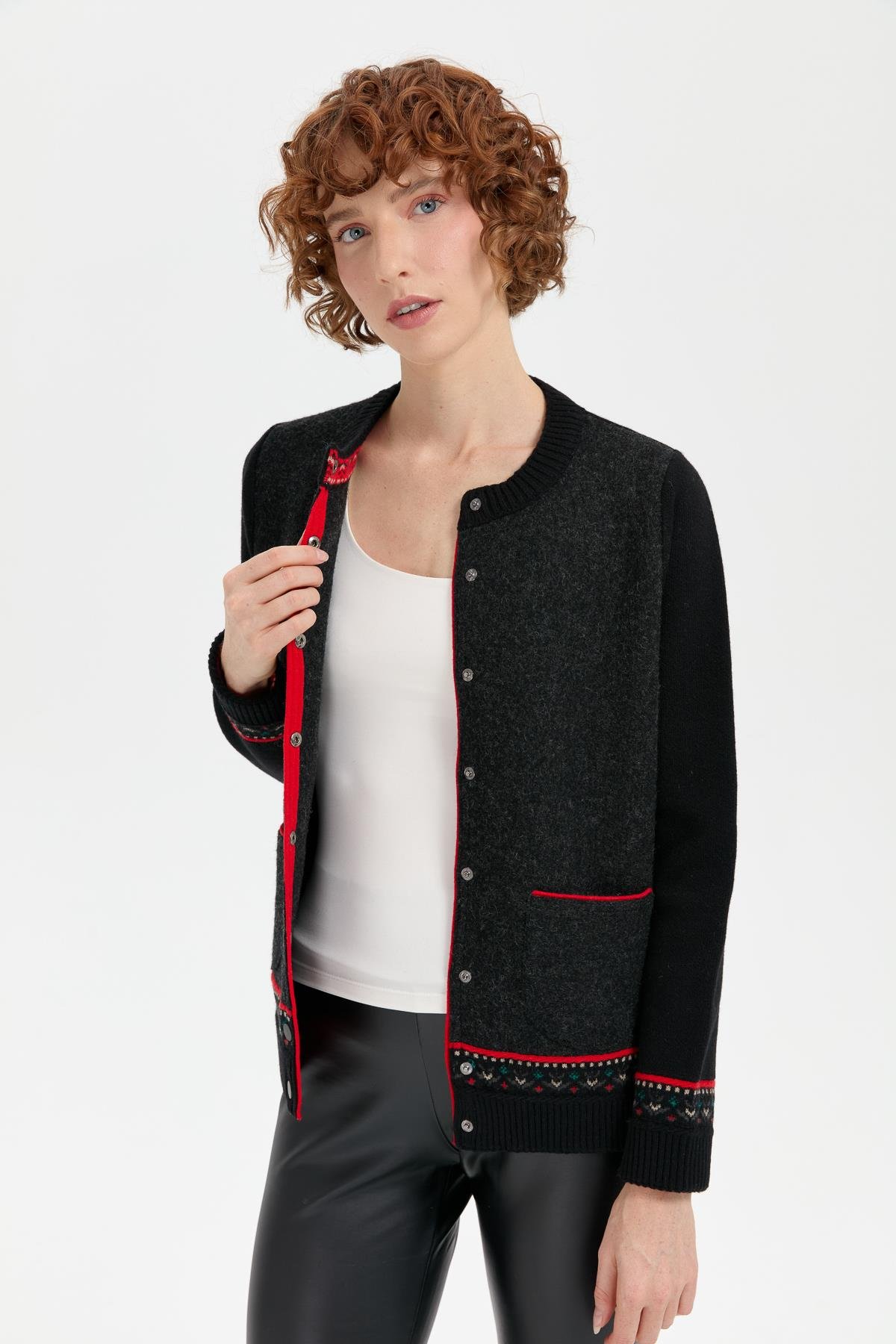 24085Kadın Sıfır Yaka Eteği ve Kol Ucu Desenli Yün Ceket Siyah