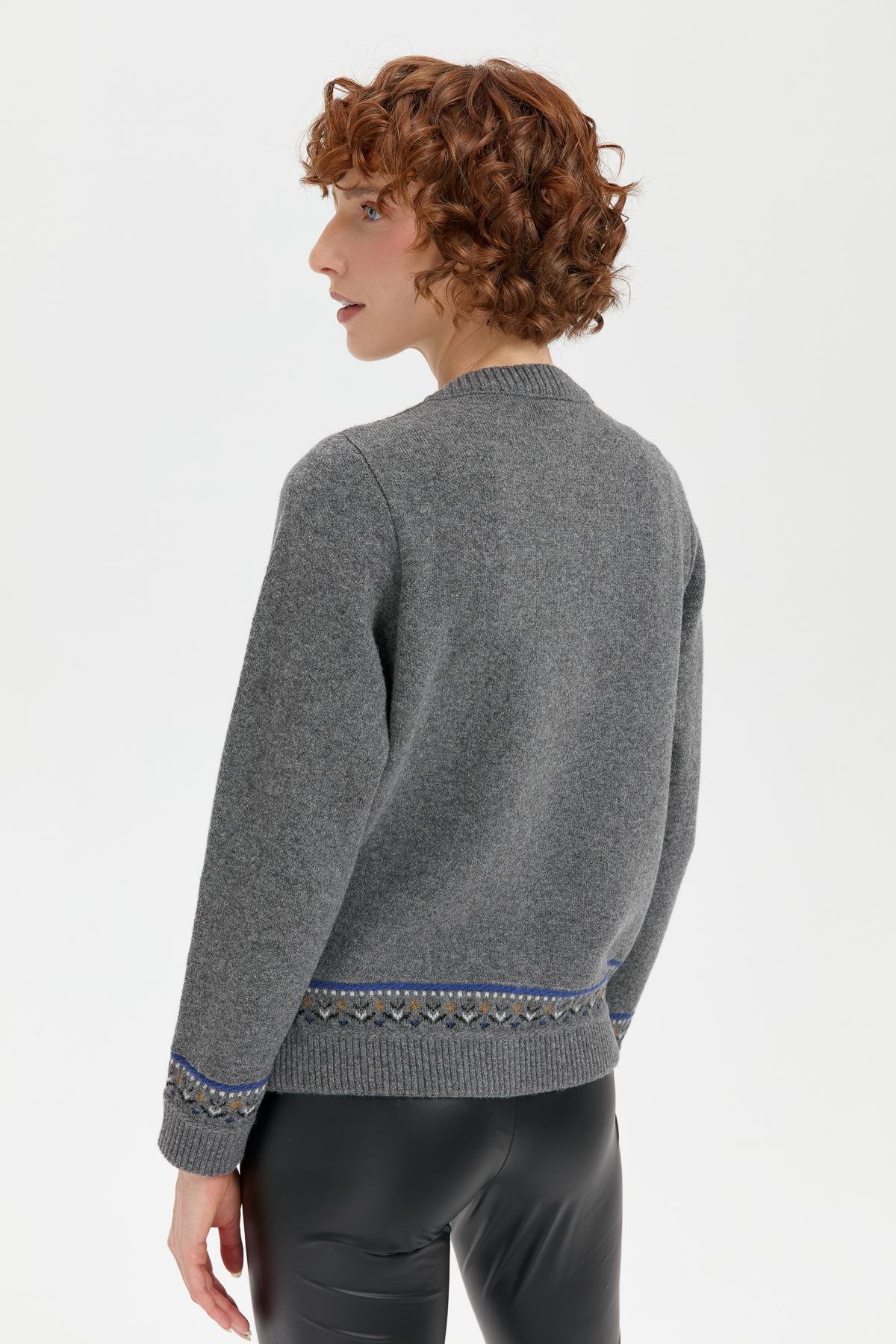 24085Kadın Sıfır Yaka Eteği ve Kol Ucu Desenli Yün Ceket Füme