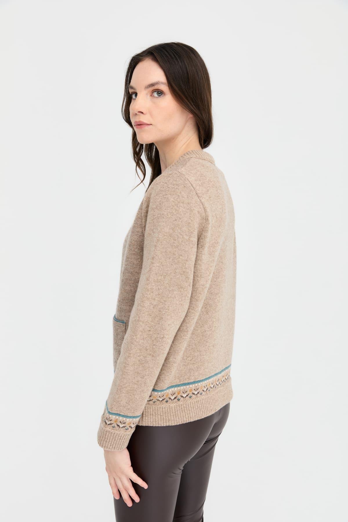 24085Kadın Sıfır Yaka Eteği ve Kol Ucu Desenli Yün Ceket K.Bej