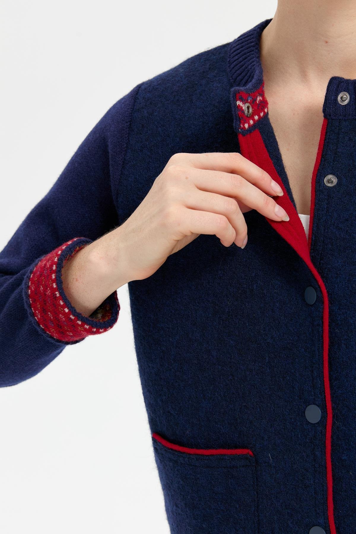 24085Kadın Sıfır Yaka Eteği ve Kol Ucu Desenli Yün Ceket Y.A.Lacivert