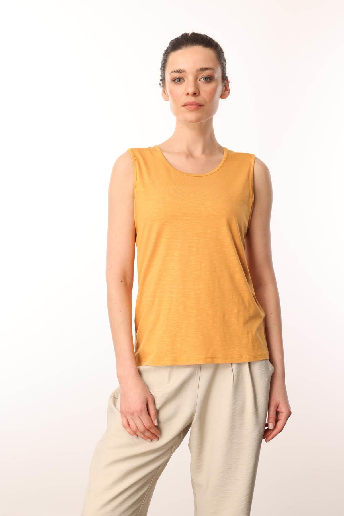 KMY24086Kadın Sıfır Yaka Flamlı Kumaş Basic Askılı Tshirt Hardal