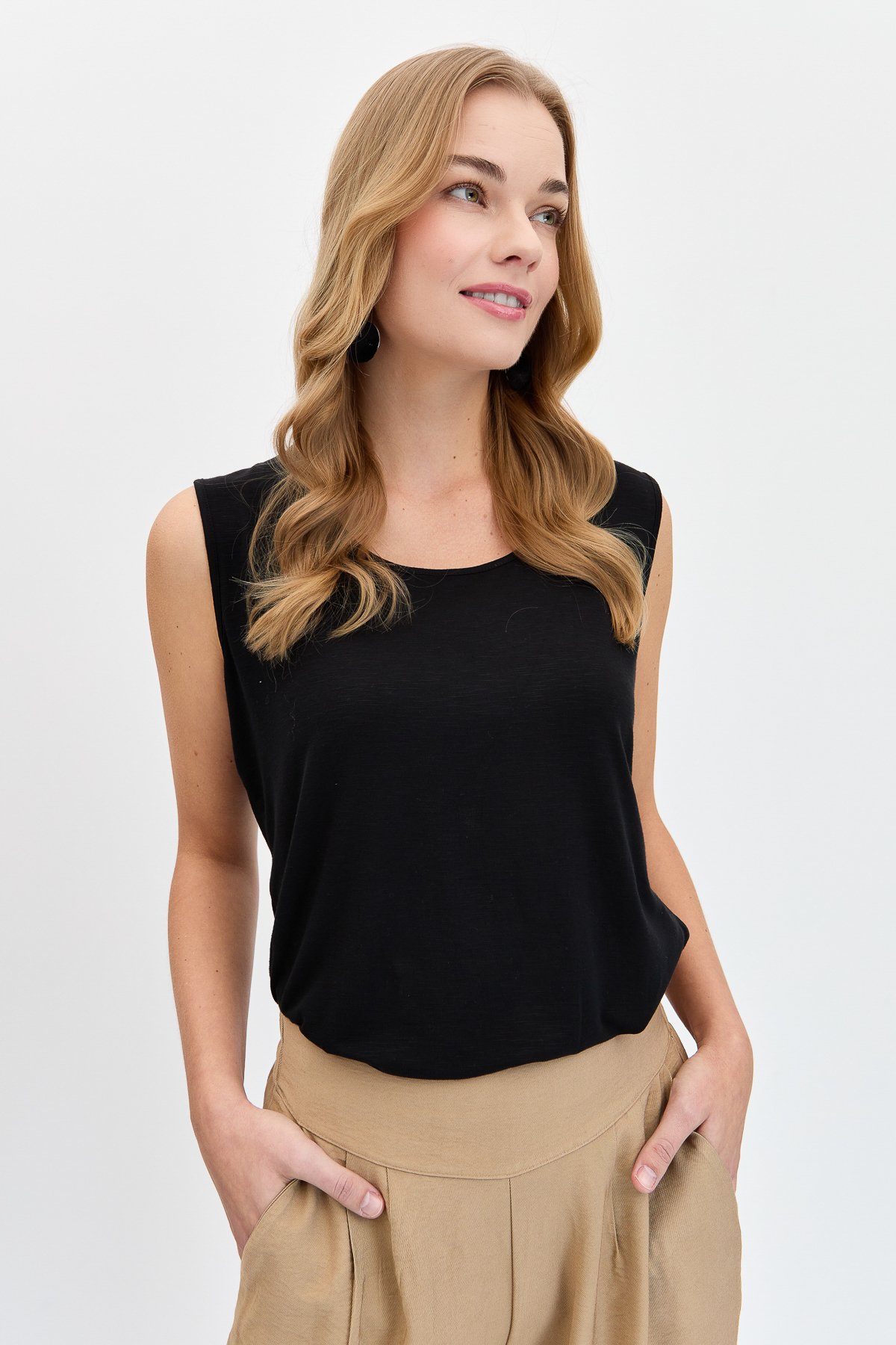 KMY24086Kadın Sıfır Yaka Flamlı Kumaş Basic Askılı Tshirt Siyah