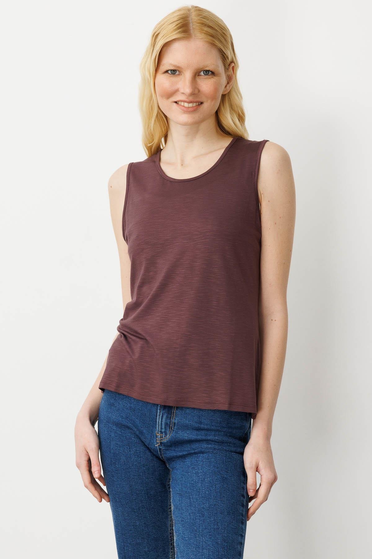 KMY24086Kadın Sıfır Yaka Flamlı Kumaş Basic Askılı Tshirt Kahve