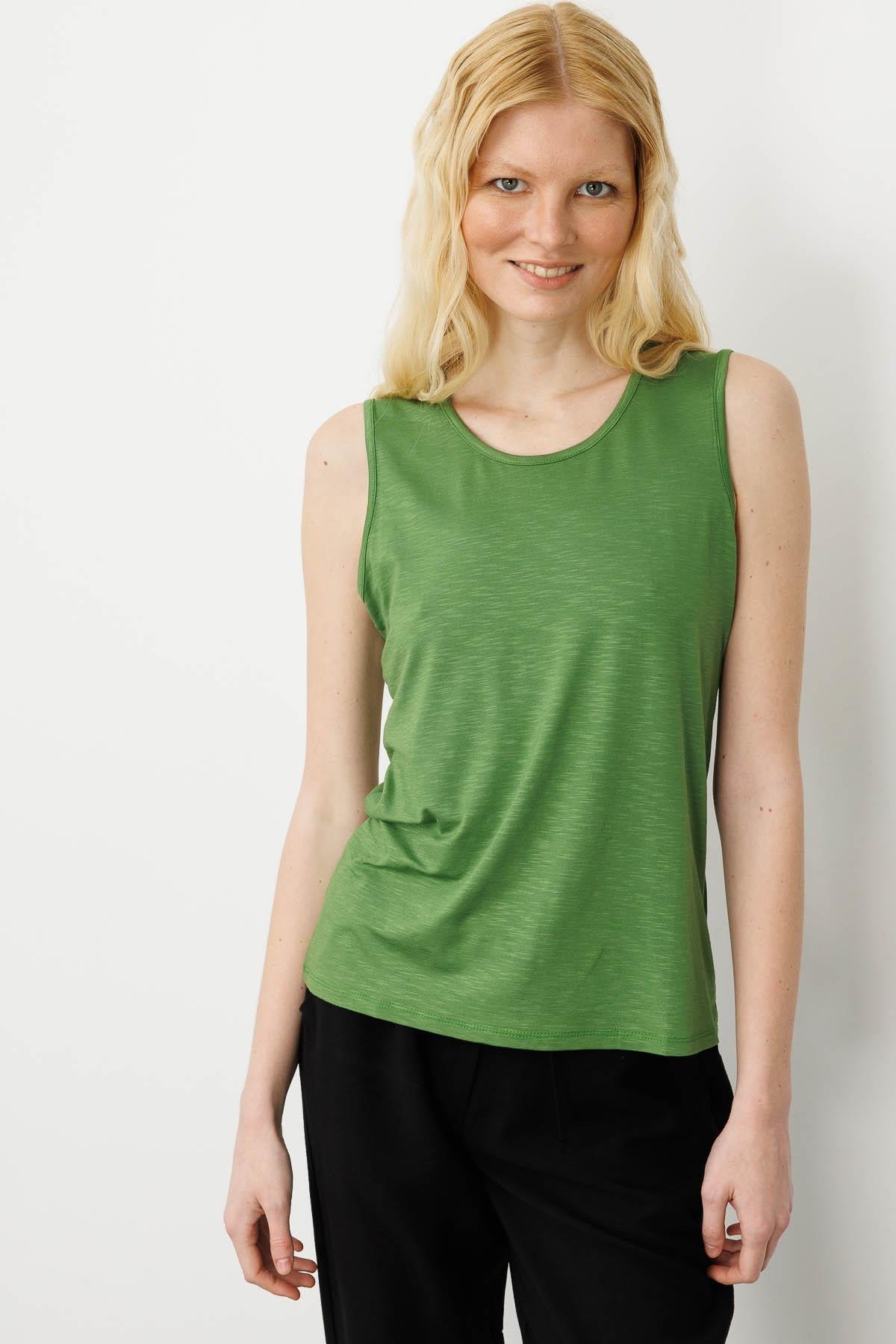 KMY24086Kadın Sıfır Yaka Flamlı Kumaş Basic Askılı Tshirt A.Yeşili