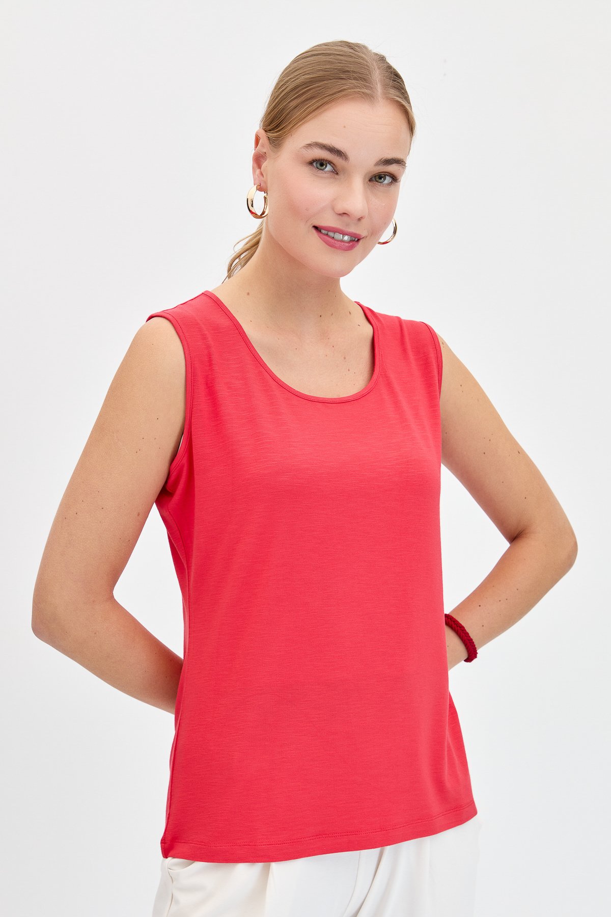 KMY24086Kadın Sıfır Yaka Flamlı Kumaş Basic Askılı Tshirt Mercan