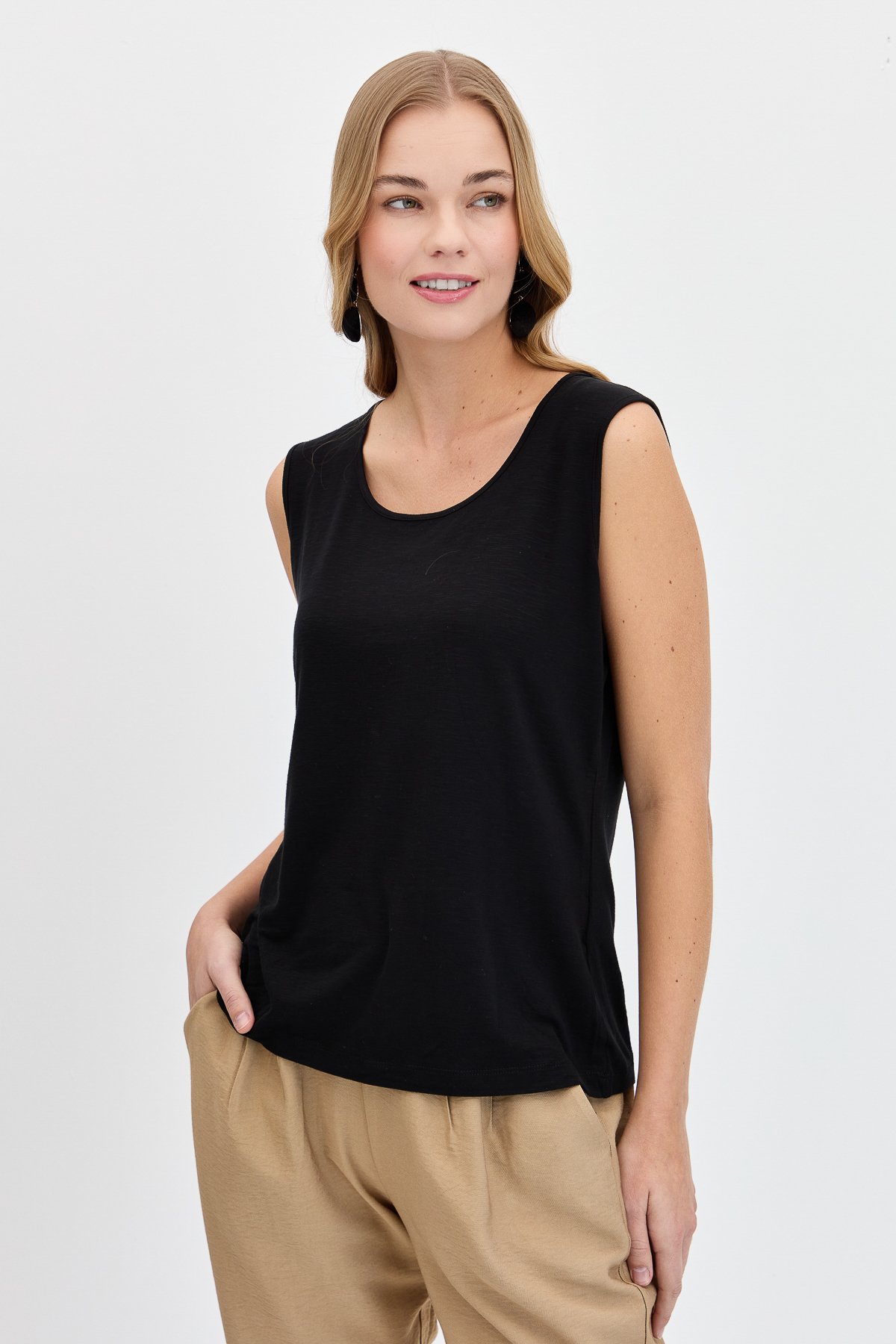 KMY24086Kadın Sıfır Yaka Flamlı Kumaş Basic Askılı Tshirt Siyah