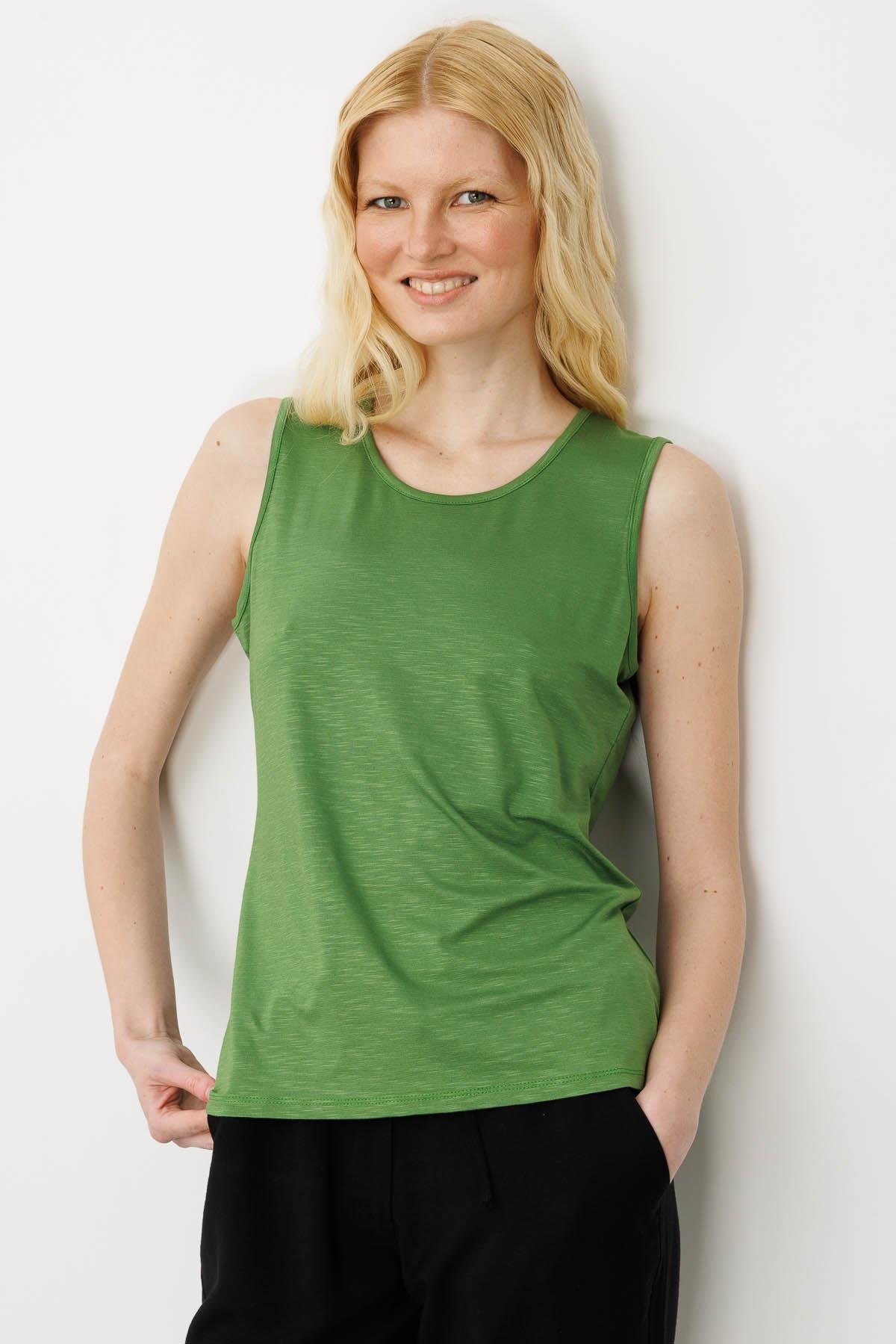 KMY24086Kadın Sıfır Yaka Flamlı Kumaş Basic Askılı Tshirt A.Yeşili