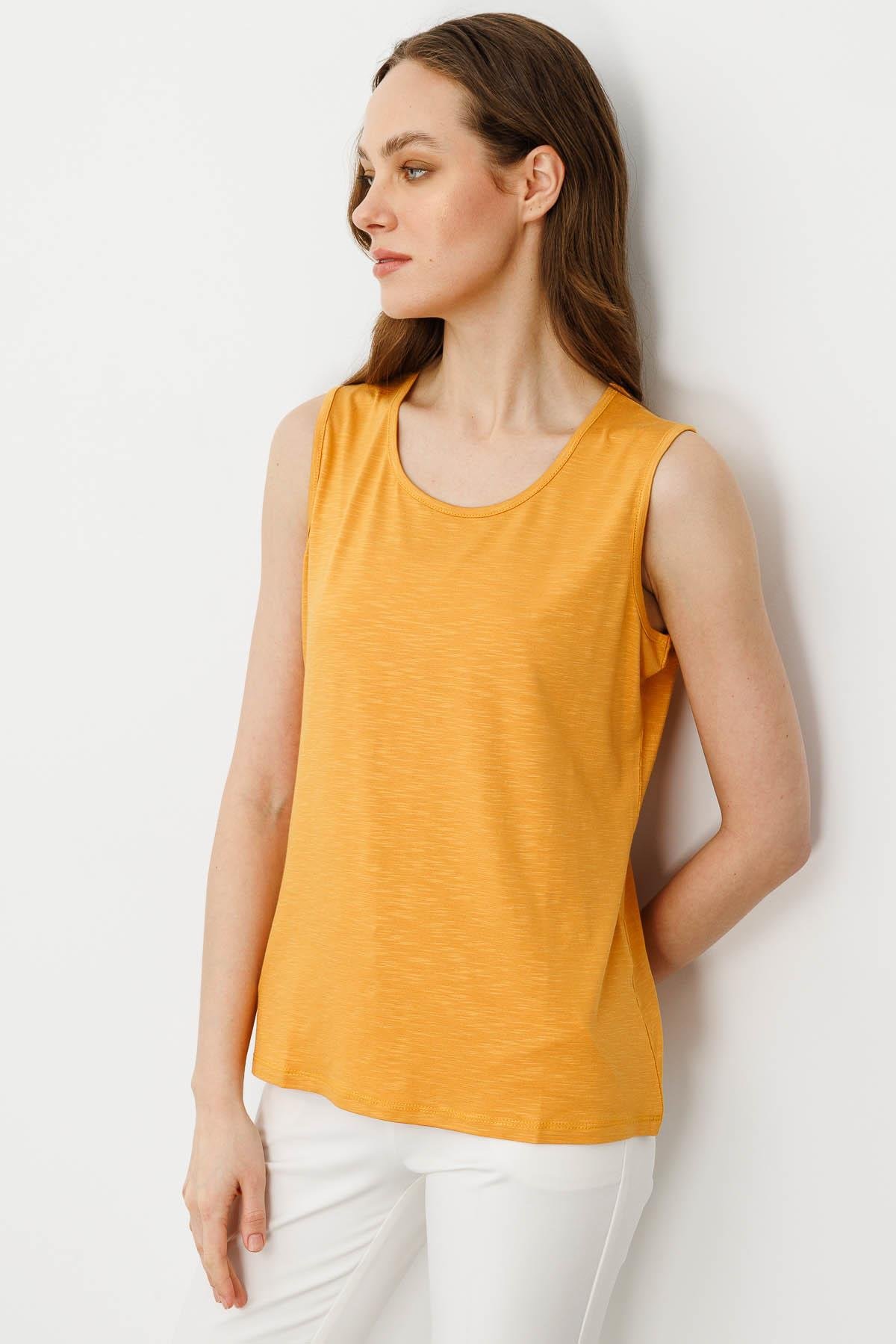 KMY24086Kadın Sıfır Yaka Flamlı Kumaş Basic Askılı Tshirt Hardal