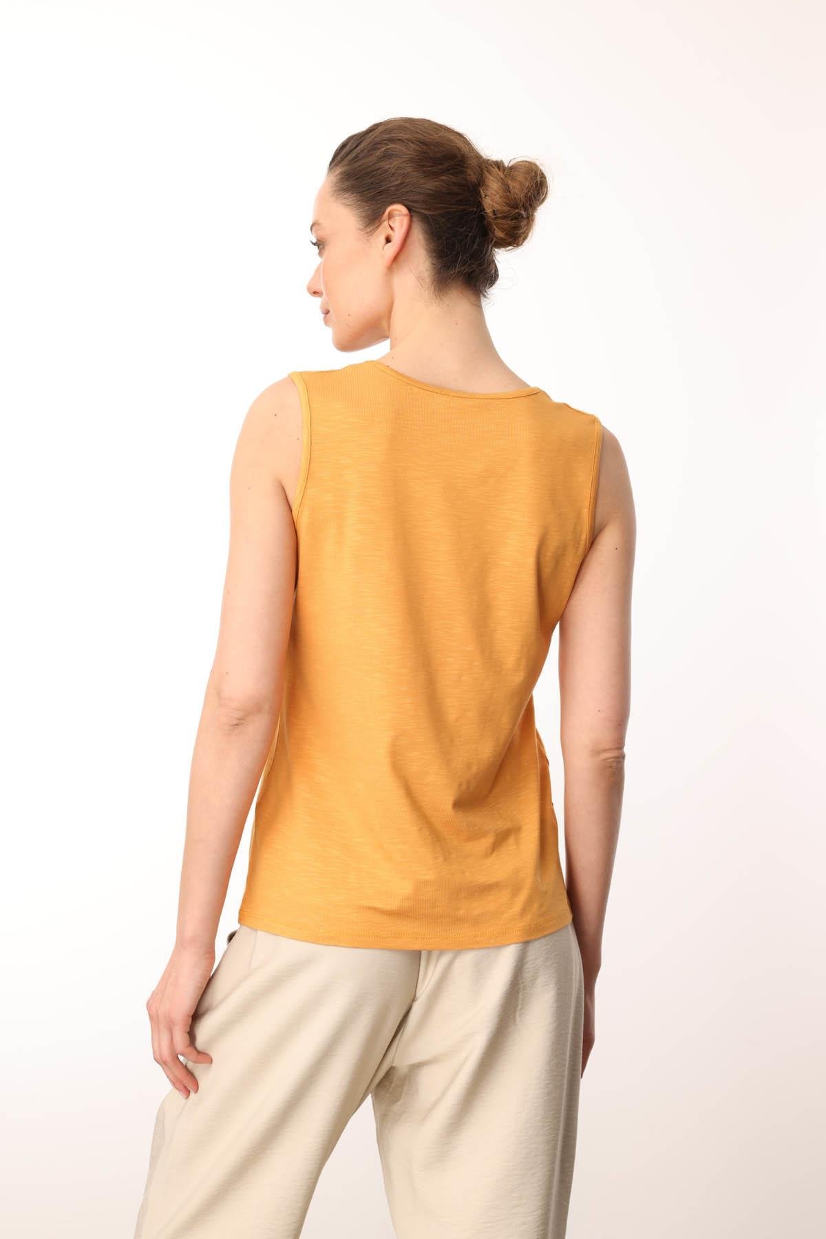 KMY24086Kadın Sıfır Yaka Flamlı Kumaş Basic Askılı Tshirt Hardal