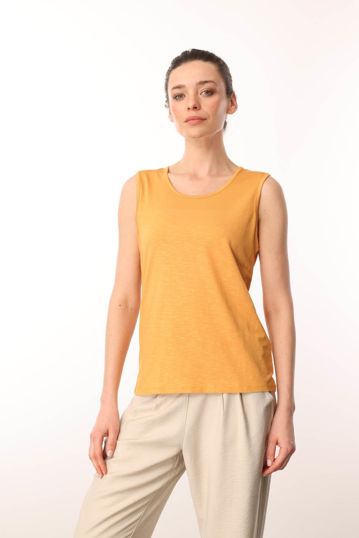 KMY24086Kadın Sıfır Yaka Flamlı Kumaş Basic Askılı Tshirt Hardal