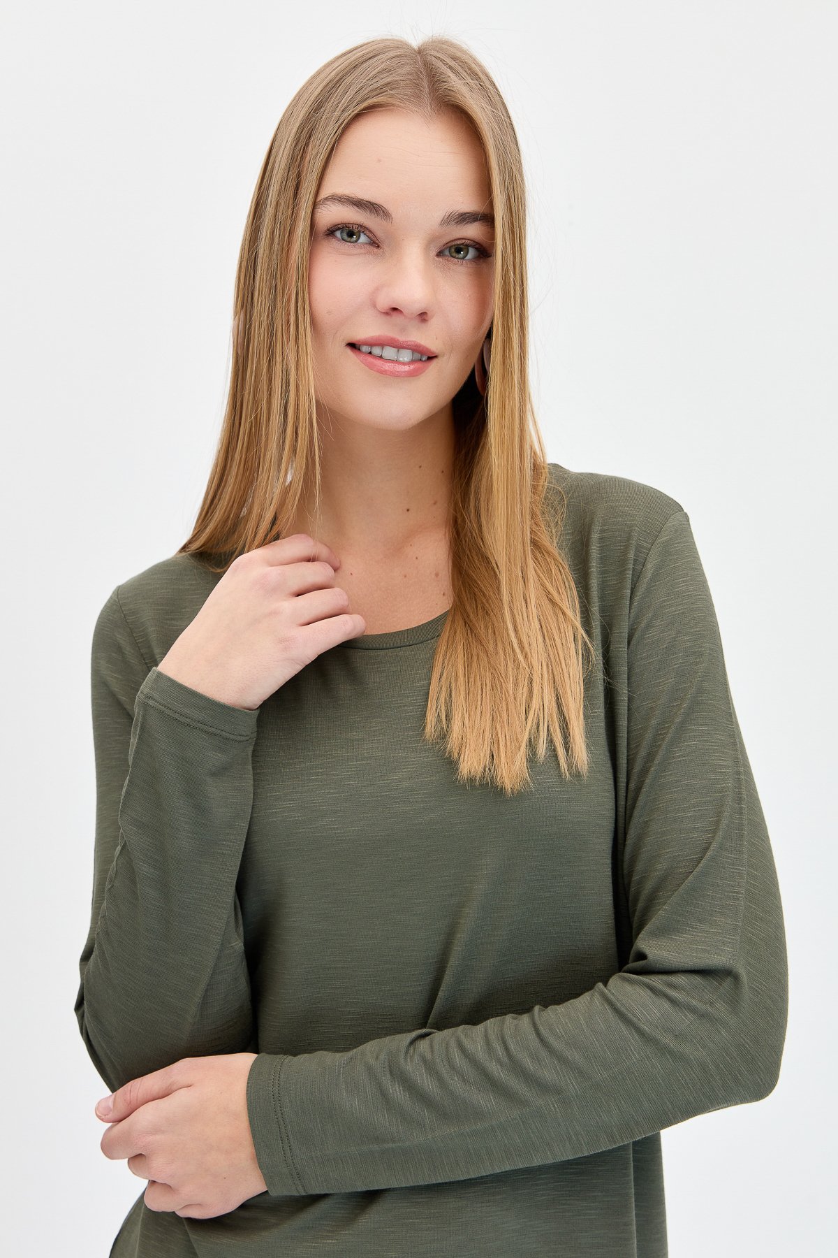KMY24093Kadın Sıfır Yaka Flamlı Kumaş Basic Penye Bluz Haki