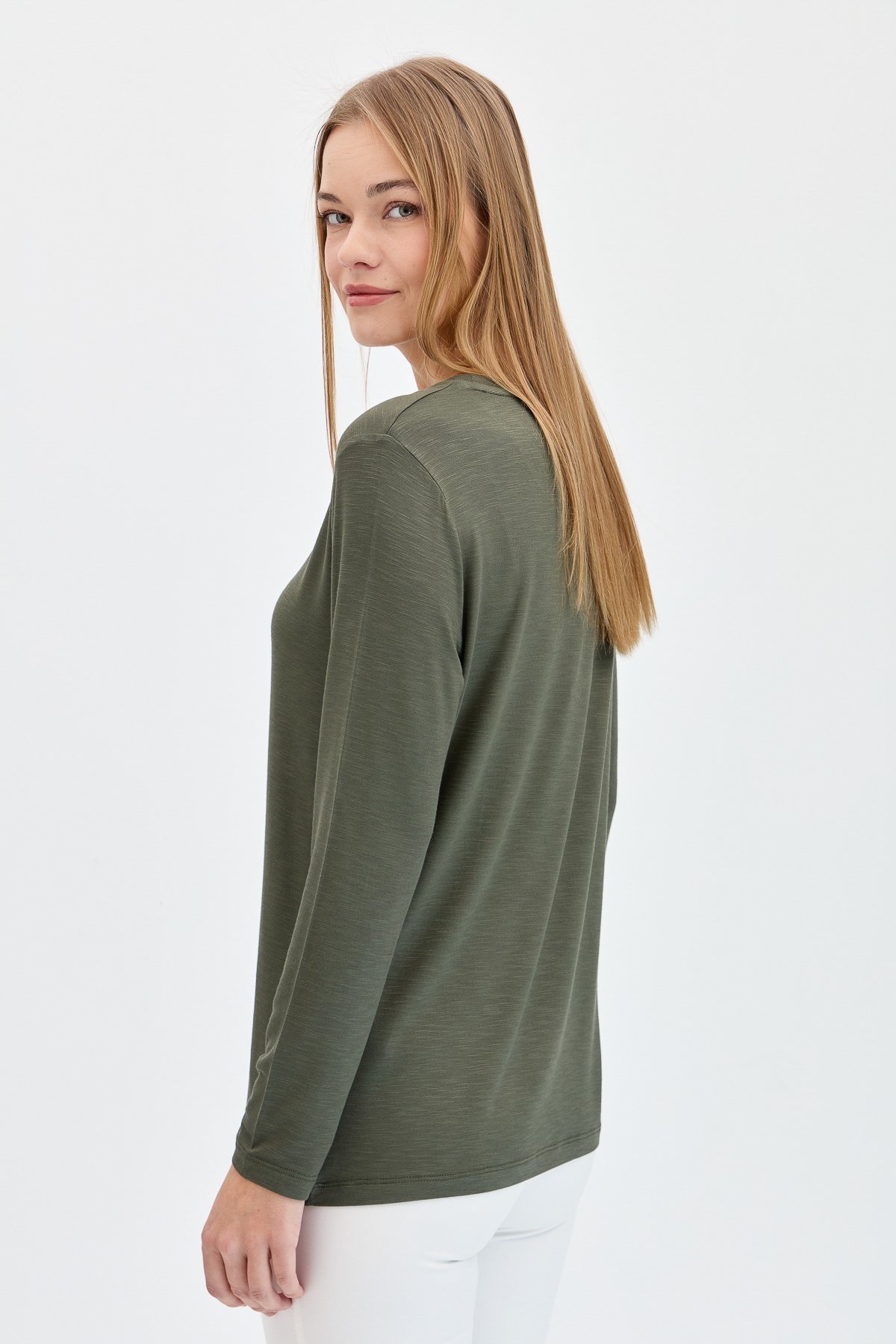 KMY24093Kadın Sıfır Yaka Flamlı Kumaş Basic Penye Bluz Haki