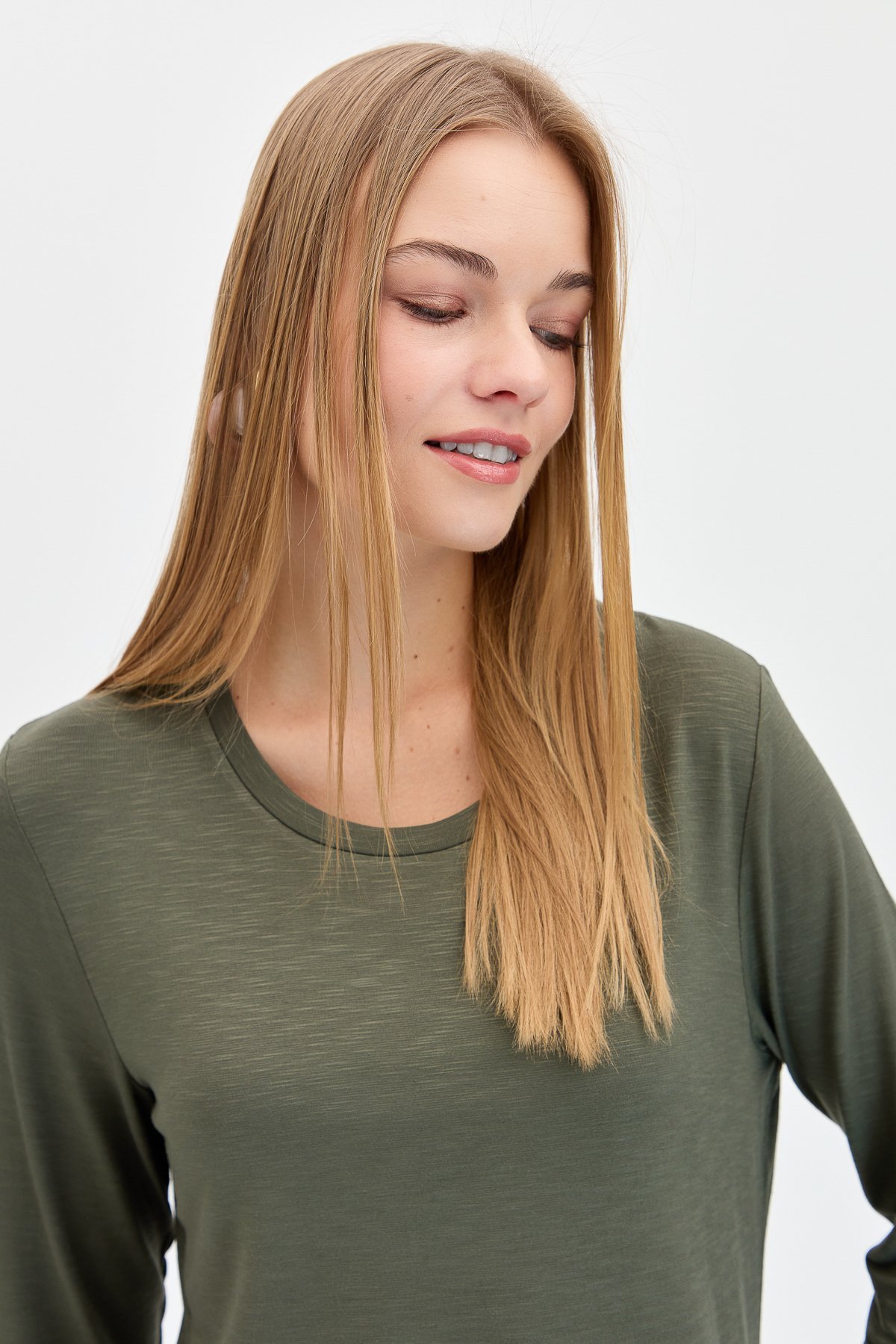 KMY24093Kadın Sıfır Yaka Flamlı Kumaş Basic Penye Bluz Haki