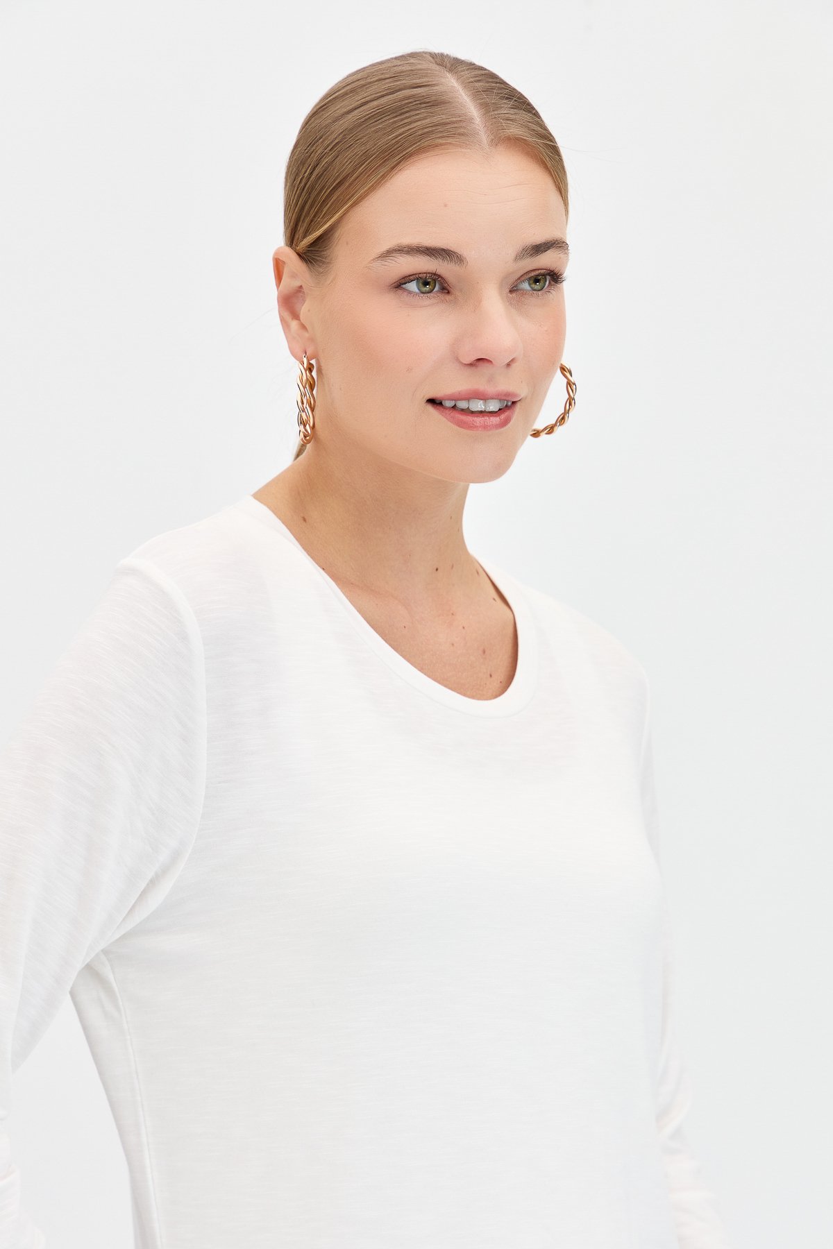 KMY24093Kadın Sıfır Yaka Flamlı Kumaş Basic Penye Bluz Ekru