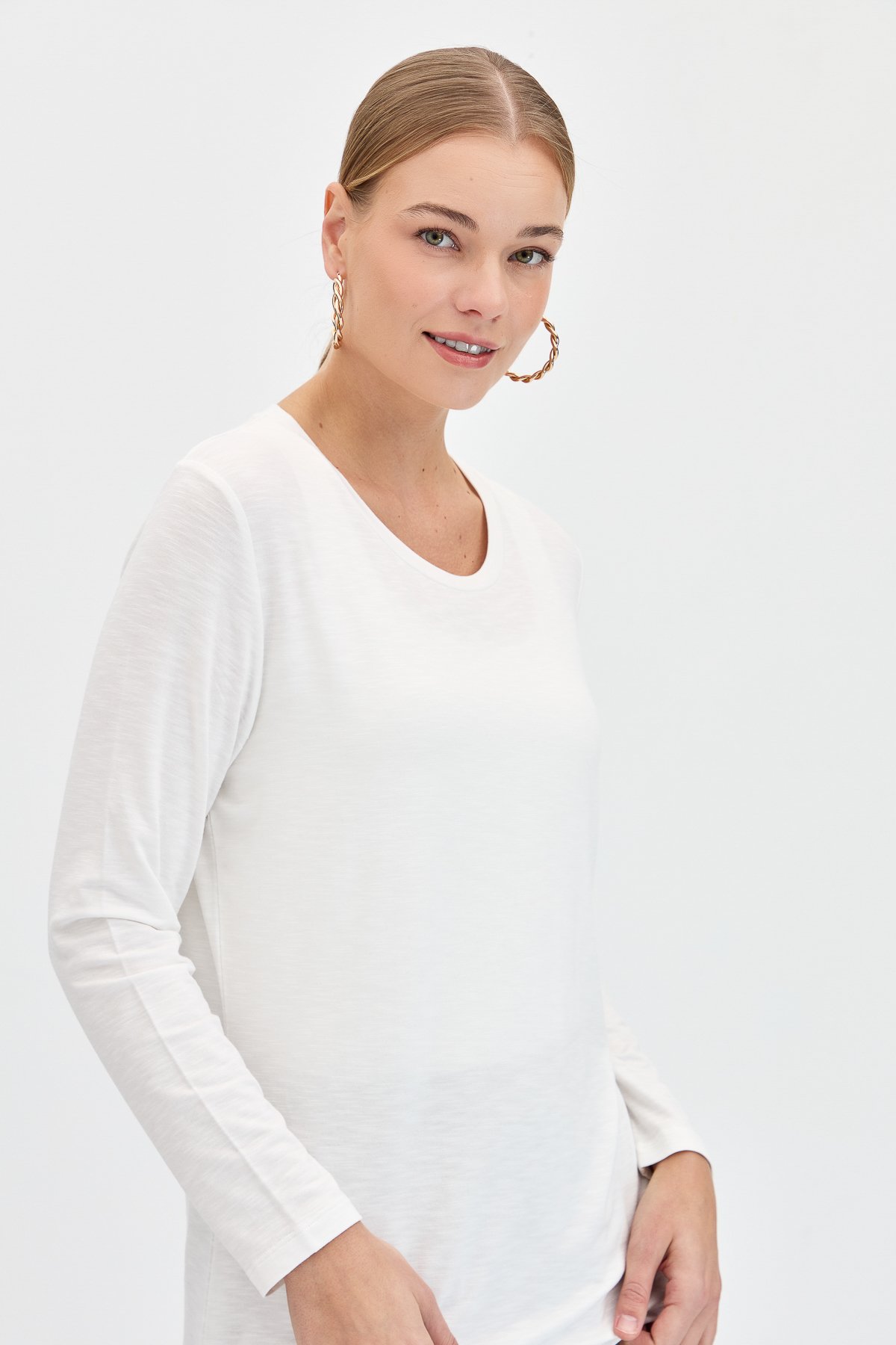 KMY24093Kadın Sıfır Yaka Flamlı Kumaş Basic Penye Bluz Ekru